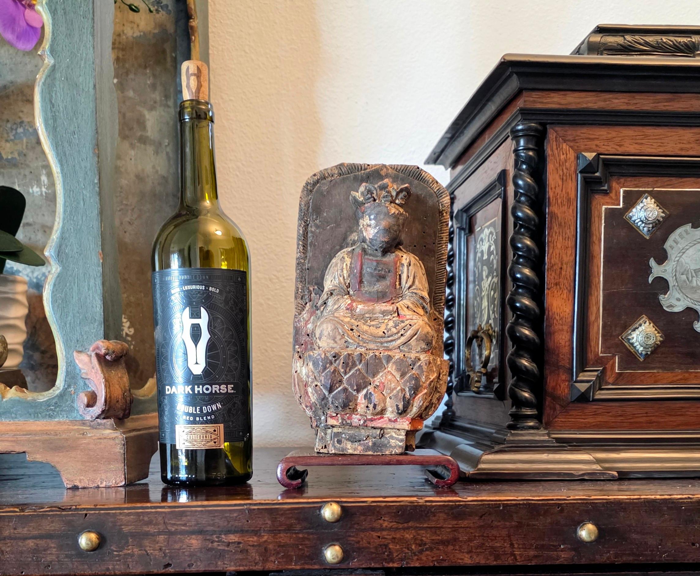 Fragment d'architecture ancienne chinoise sculptée d'une figure de bodhisattva et d'un trône de lotus en vente 11