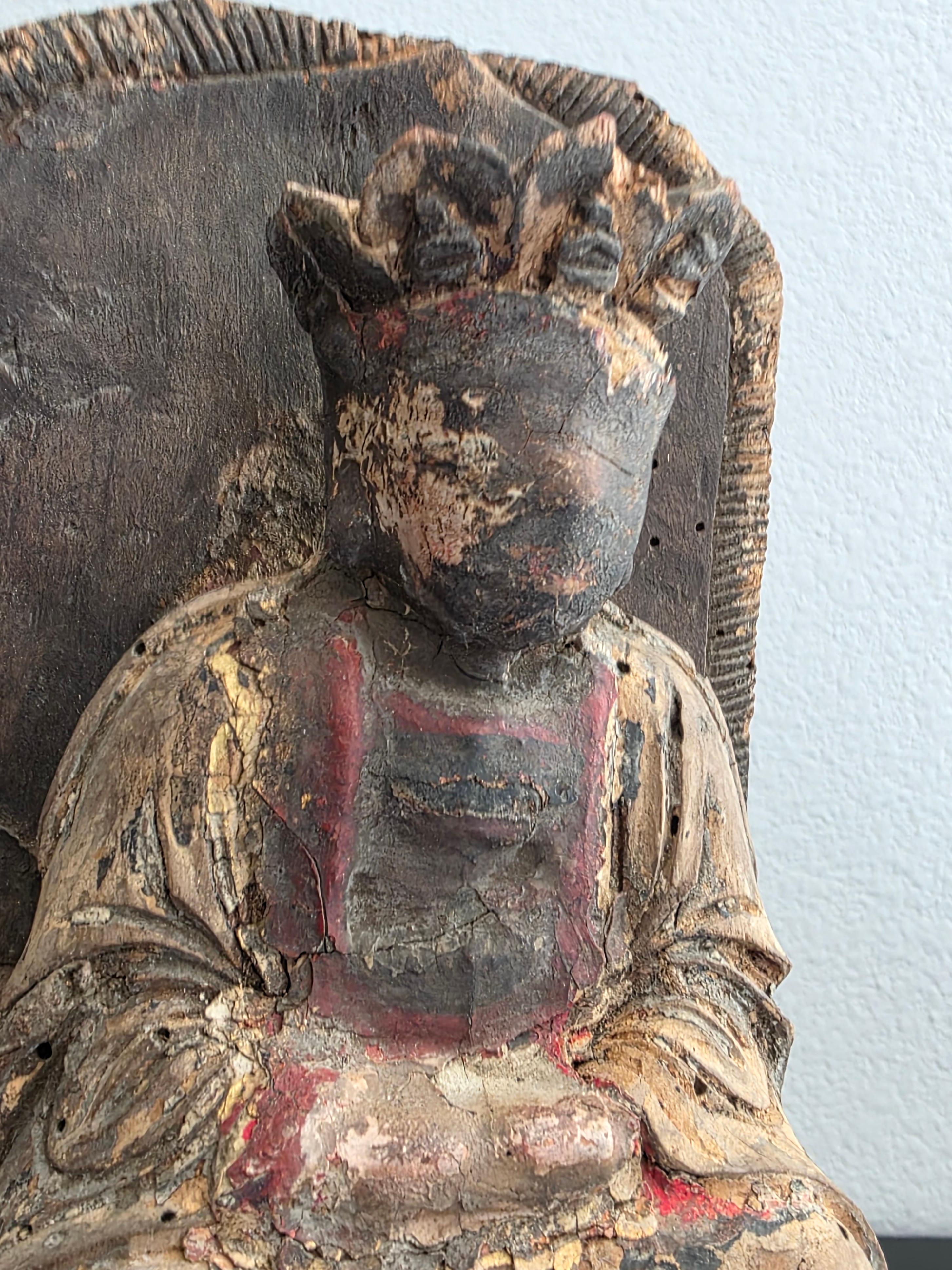 Fragment d'architecture ancienne chinoise sculptée d'une figure de bodhisattva et d'un trône de lotus Bon état - En vente à Forney, TX