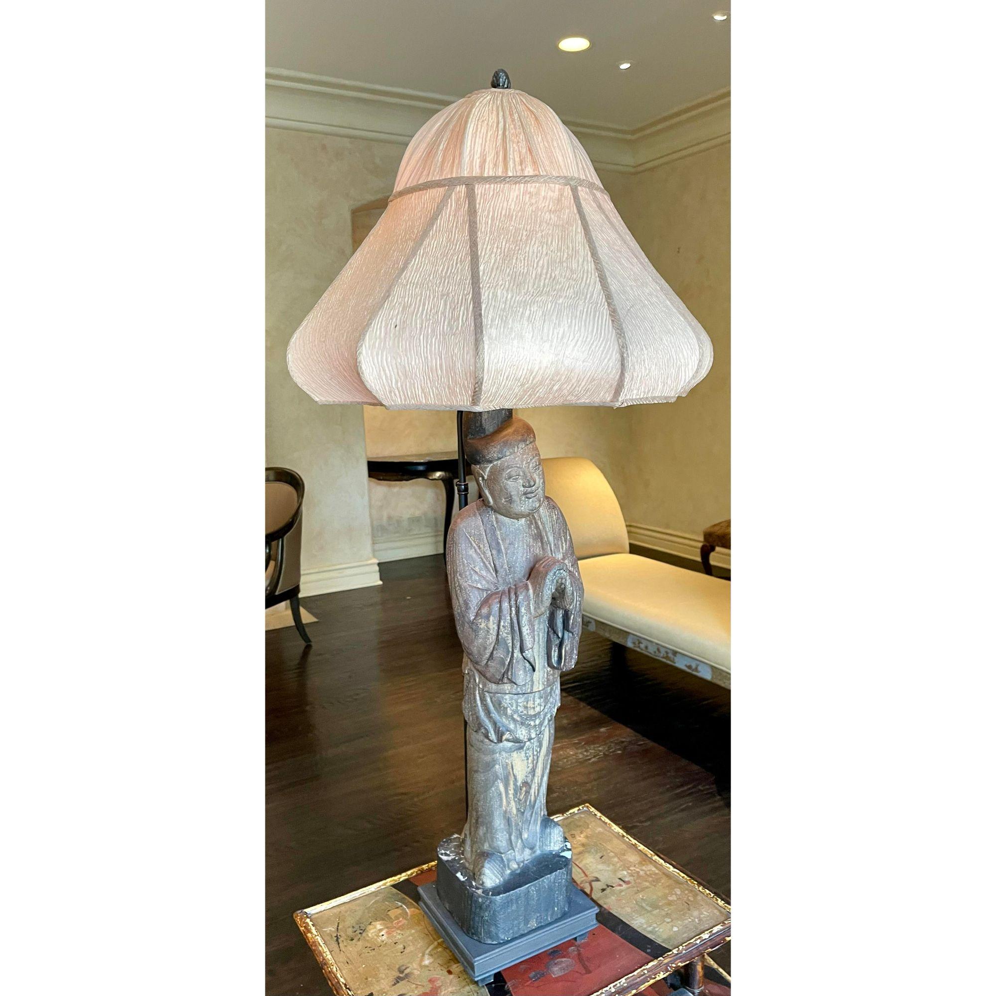 Ancienne sculpture chinoise de Bouddha sculptée, désormais une lampe de créateur Bon état - En vente à LOS ANGELES, CA