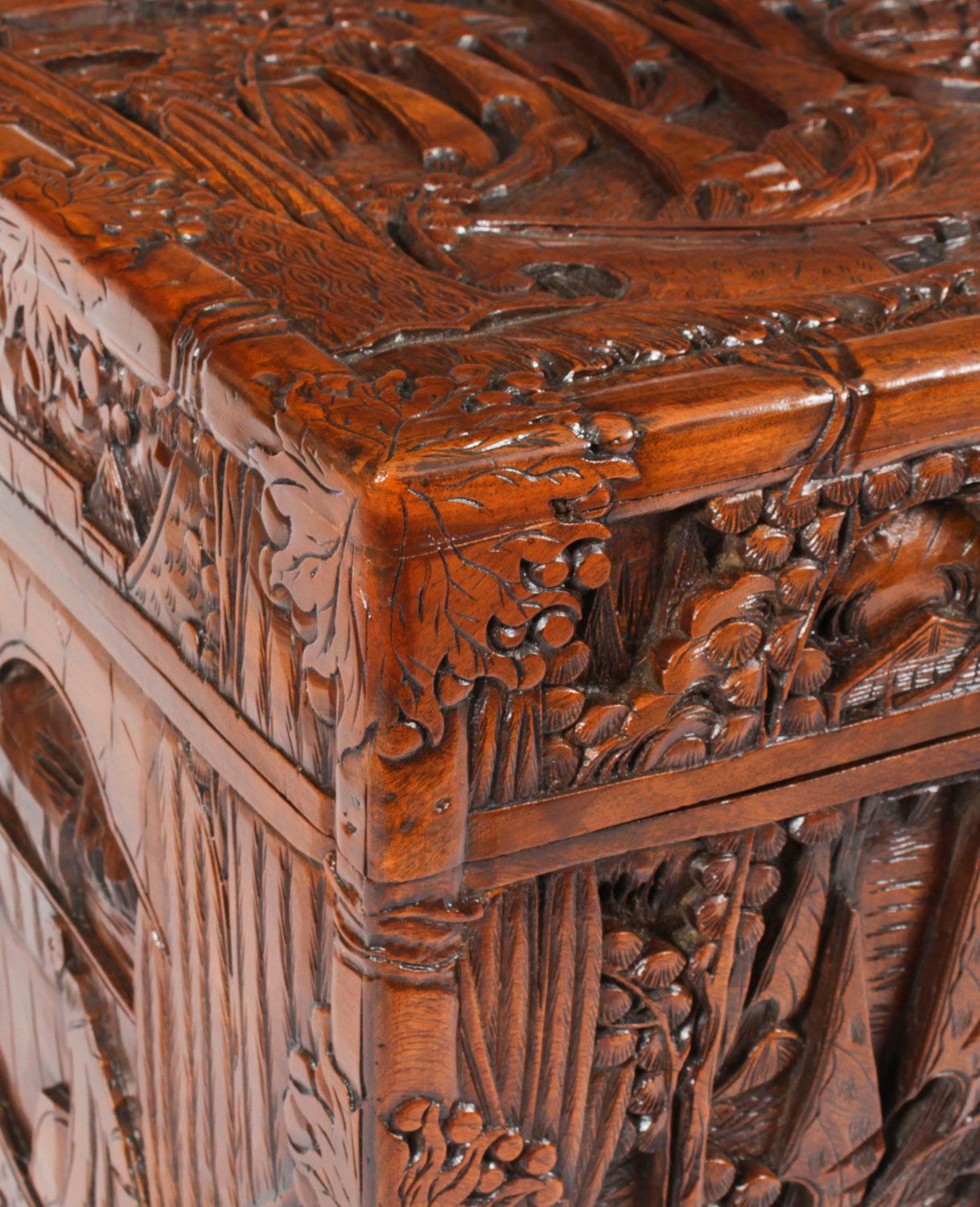 Antique Chinese Carved Camphor wood Trunk Coffer 20th Century For Sale 7