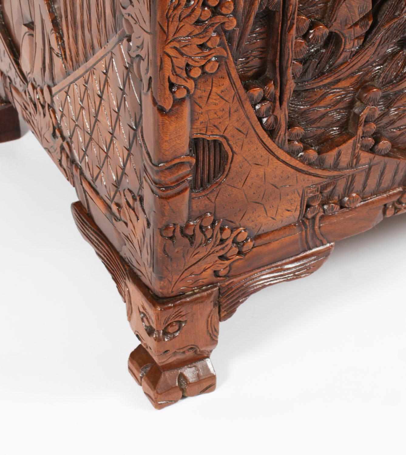 Antique Chinese Carved Camphor wood Trunk Coffer 20th Century For Sale 13