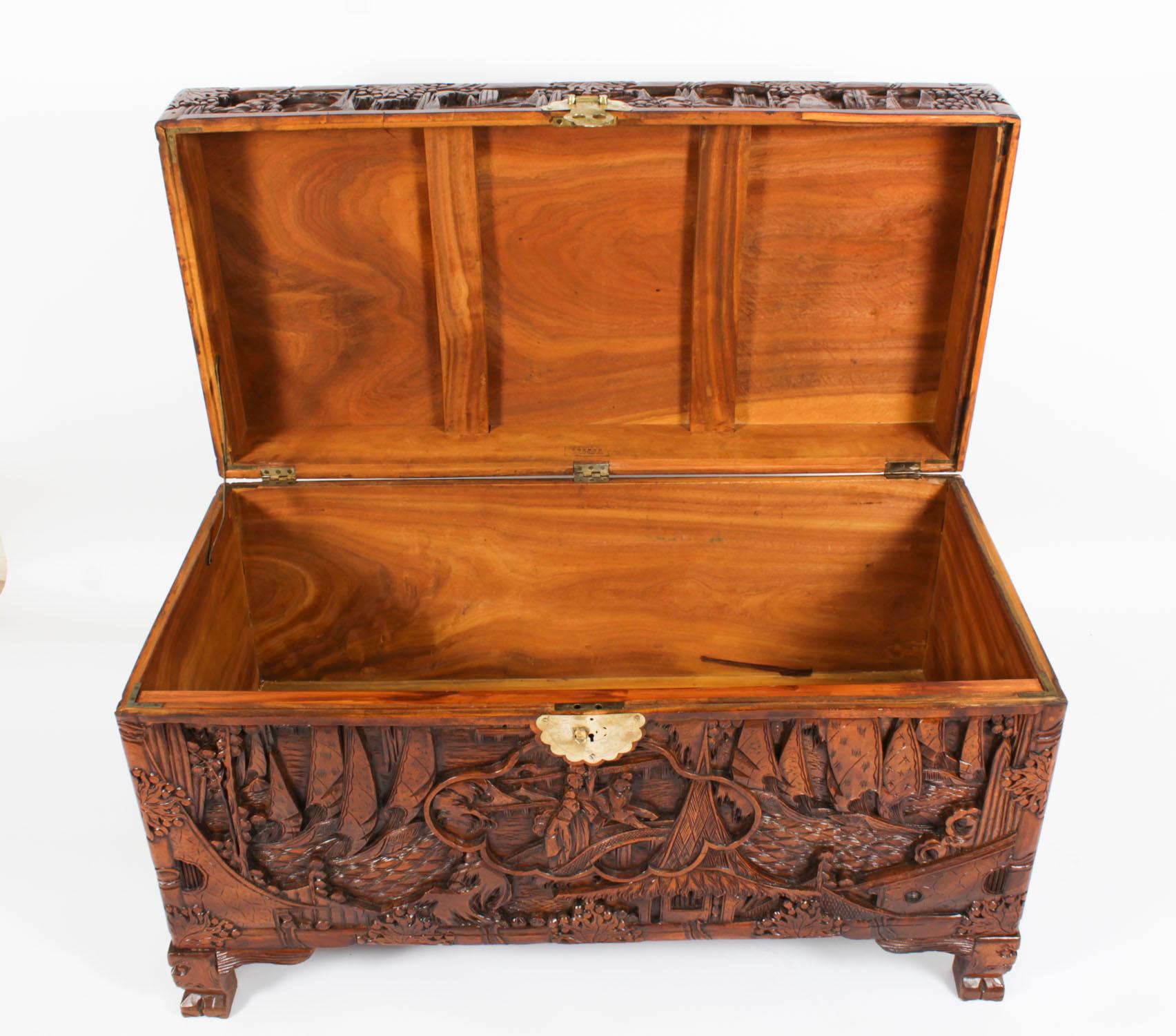 Antique Chinese Carved Camphor wood Trunk Coffer 20th Century In Good Condition For Sale In London, GB