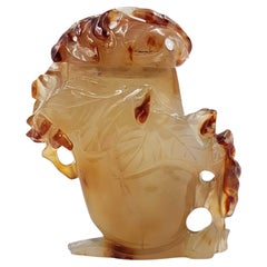 Antike chinesische geschnitzte Karneol Mini Vase