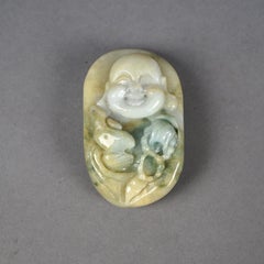 Antiker chinesischer Buddha aus geschnitzter Celadon-Jade, 19.