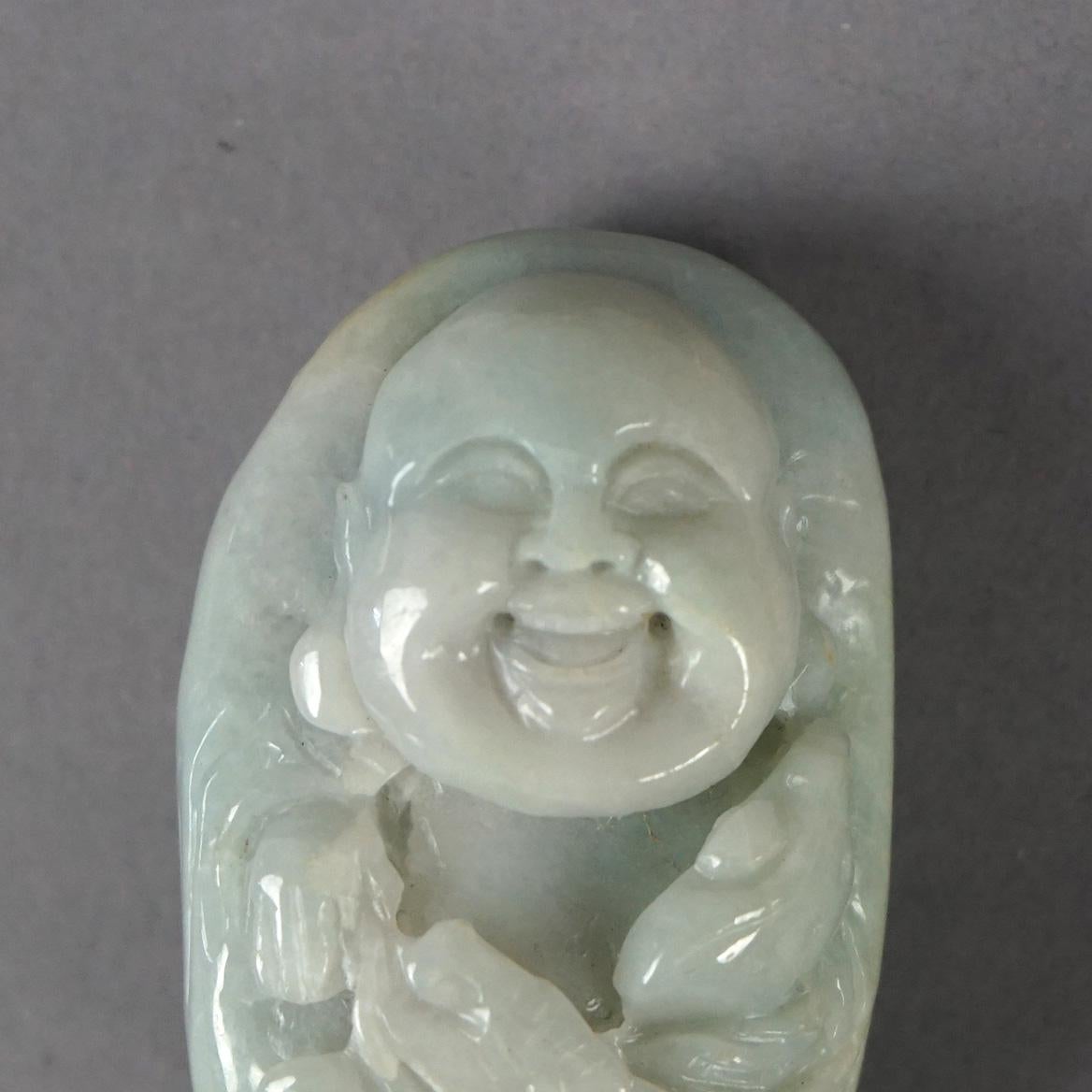 Ancien Bouddha chinois en jade céladon sculpté A.I.C. 

Dimensions : 3''H x 2''W x 1.5''D