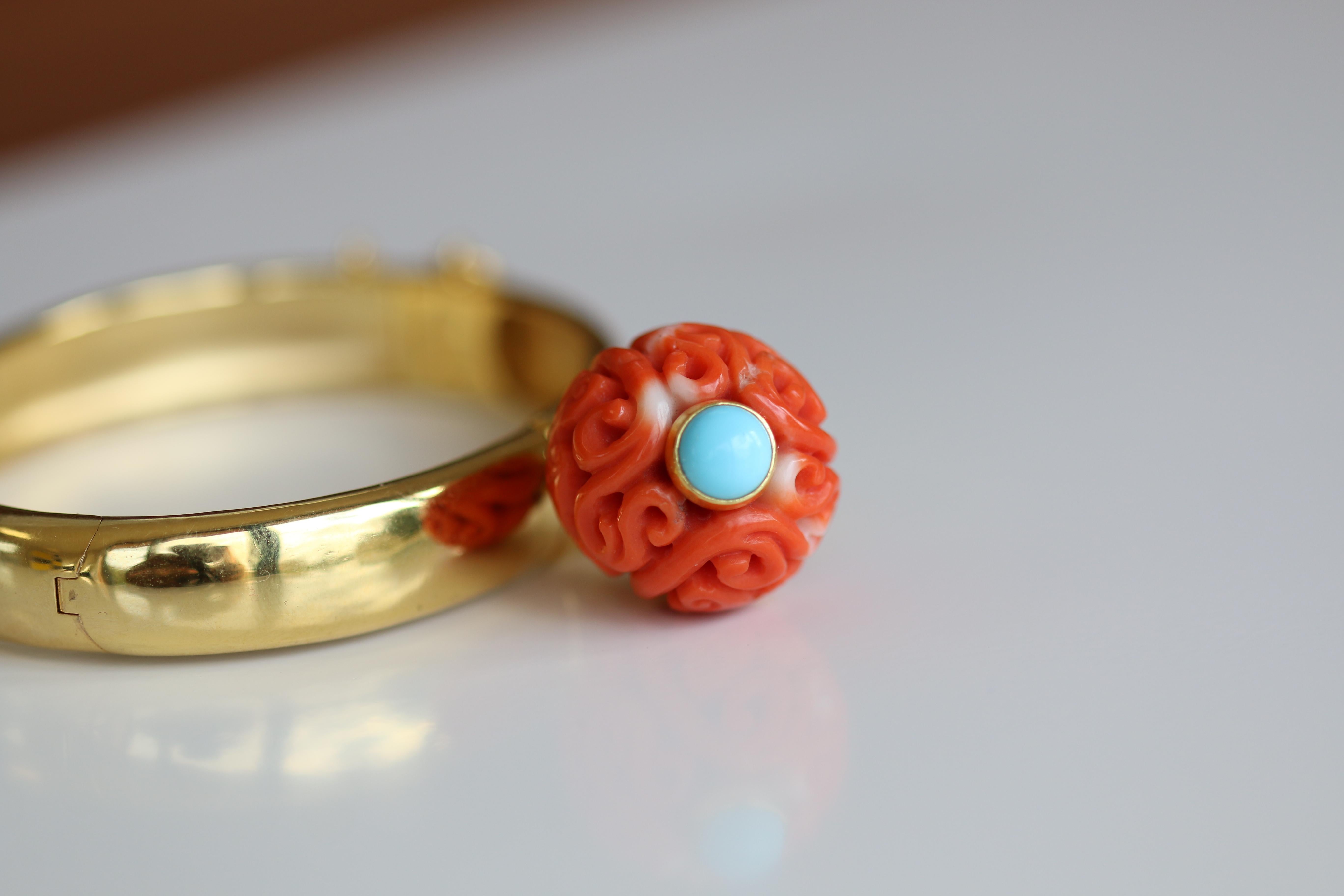Antique Chinese Carved Coral Bead on a Gold Bangle In New Condition In Banbury, GB