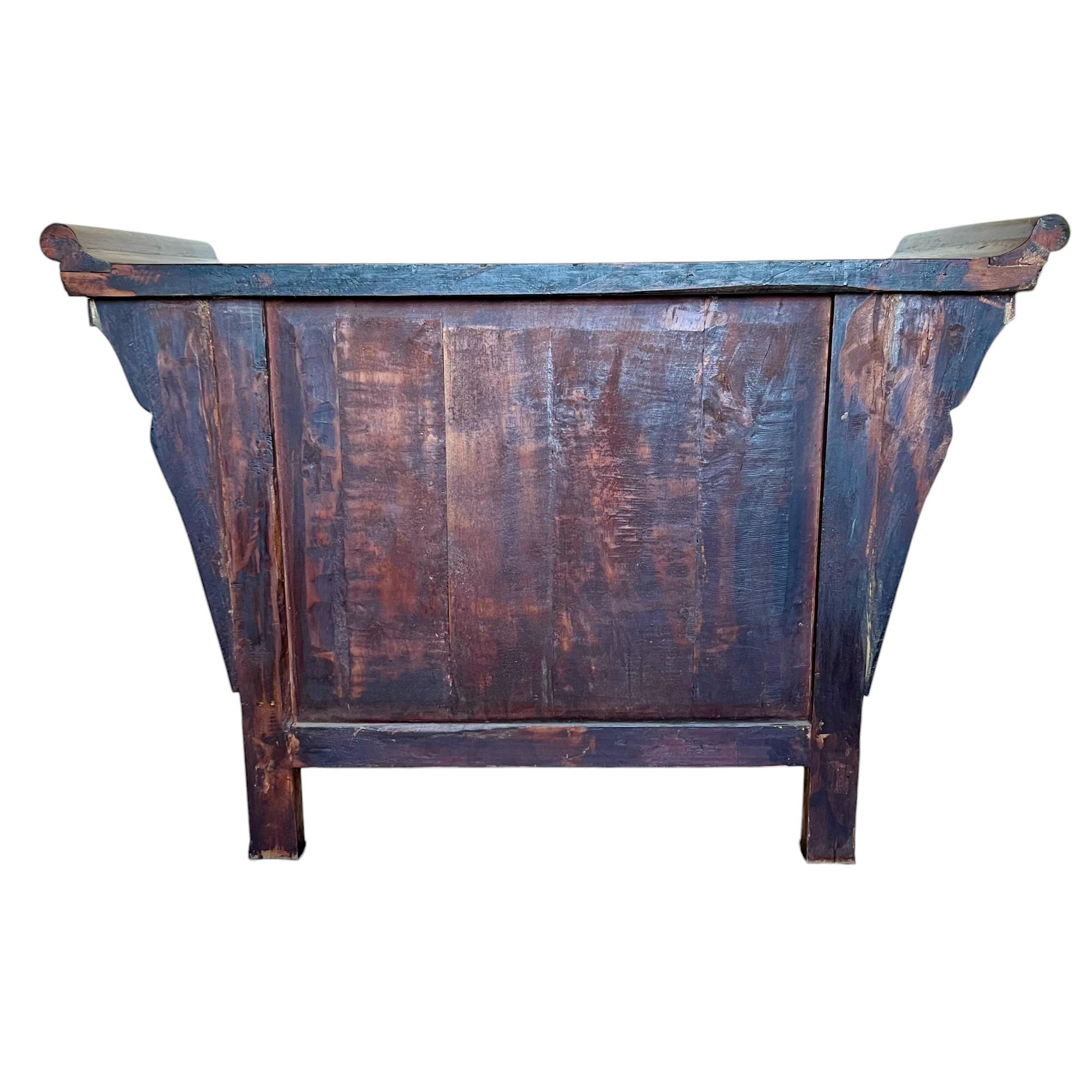 Antiguo Gabinete de Altar Chino de Madera de Olmo Tallada en venta 6