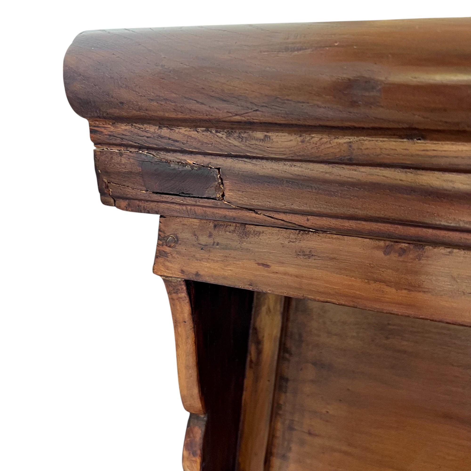 Antiguo Gabinete de Altar Chino de Madera de Olmo Tallada en venta 1