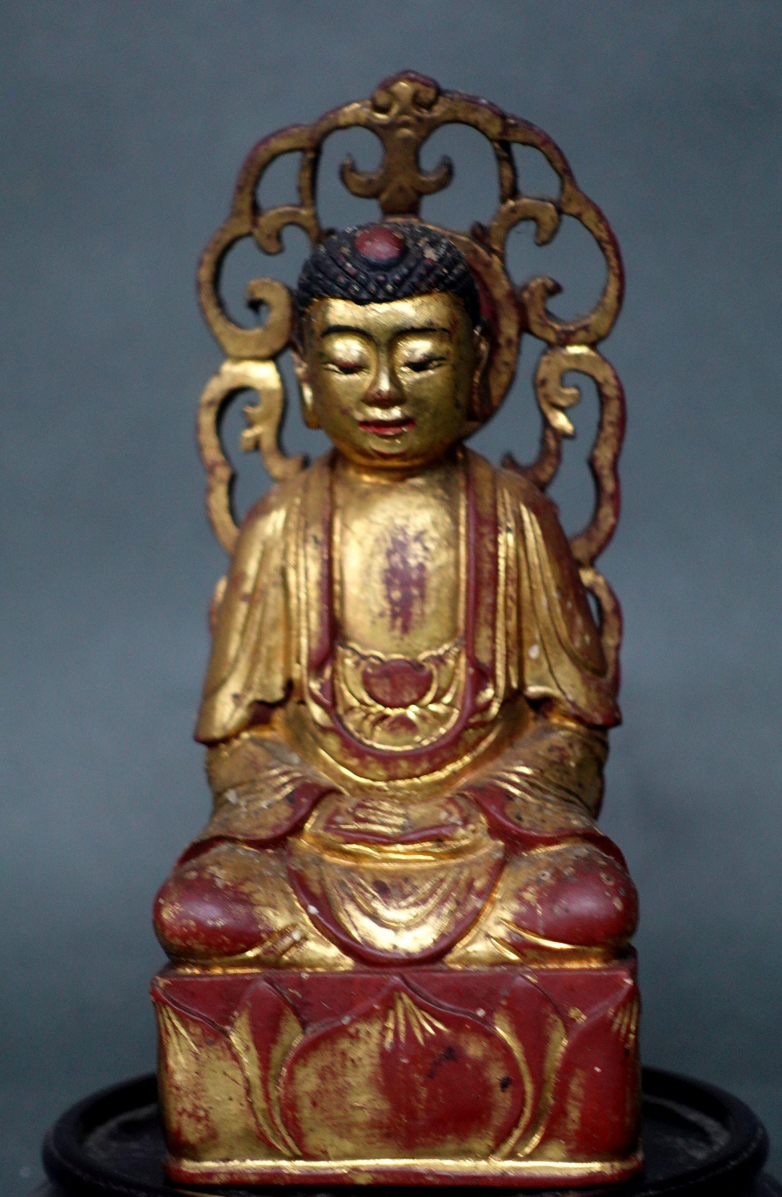 Hand-Painted Antique Chinese Carved Gilt Buddha, 1800s, Ric.00040 For Sale