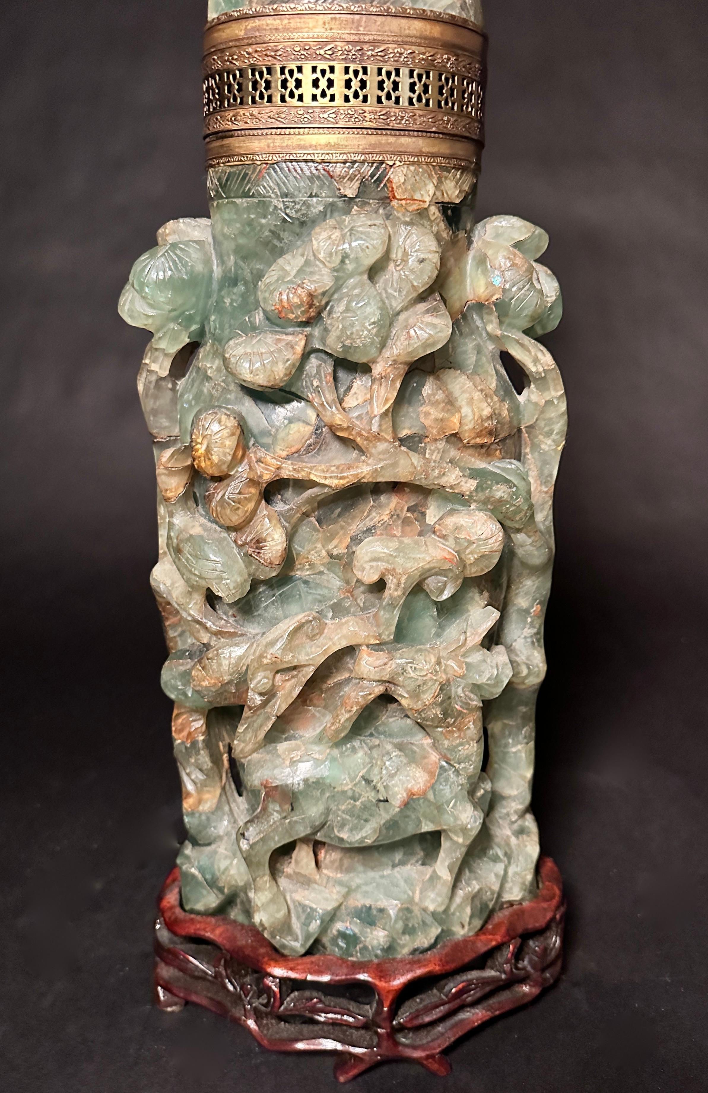 Exportation chinoise Lampe chinoise ancienne sculptée en quartz vert jadéite en vente