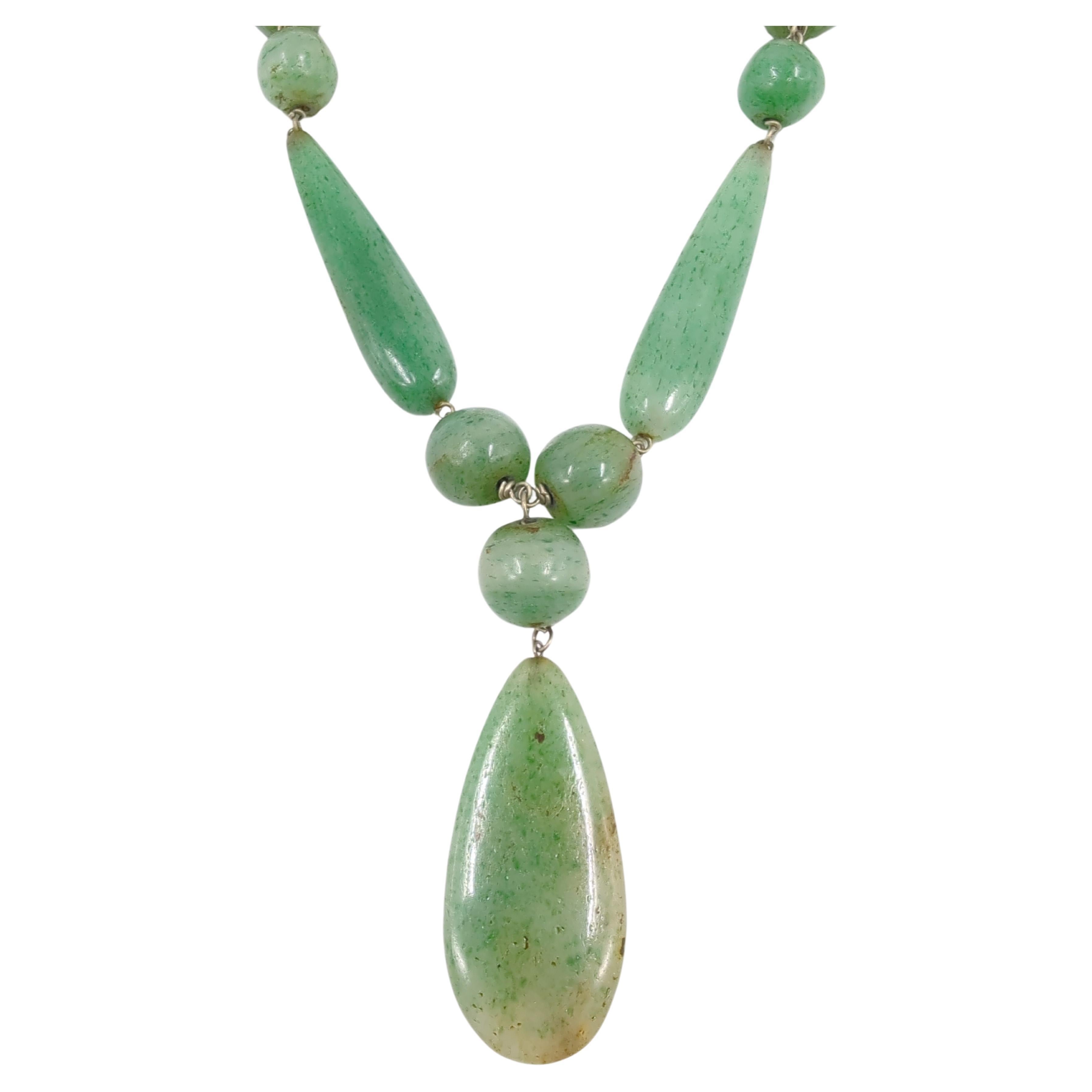 Antique Chinois sculpté naturel Nephrite vert Jade pendentif perlé 32