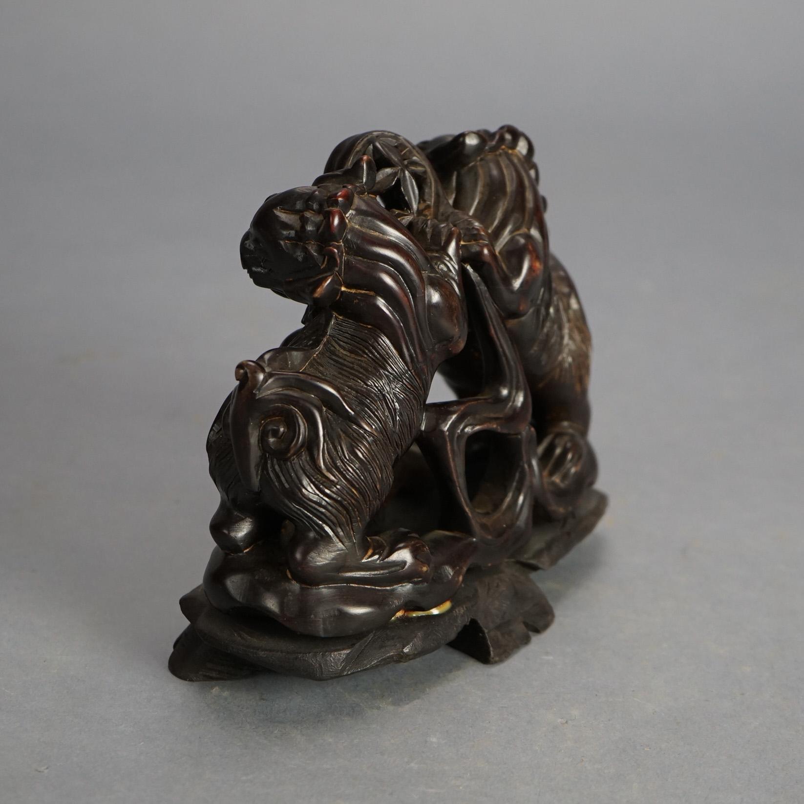 20ième siècle Antiquités chinoises sculptées en pierre dure - Chiens de foo C1920 en vente