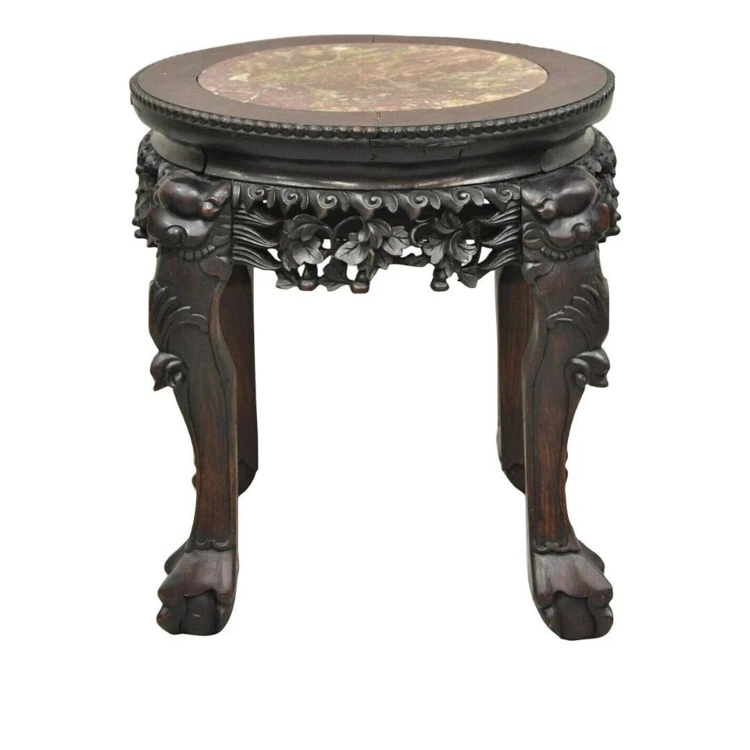 Ancienne table d
appoint en bois dur sculpté de Foo Dog avec plateau en marbre 18" pour plantes en vente