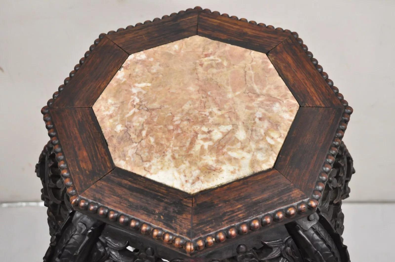 Mesa auxiliar china antigua de madera dura tallada con tapa de mármol para plantas orientales Chinoiserie en venta
