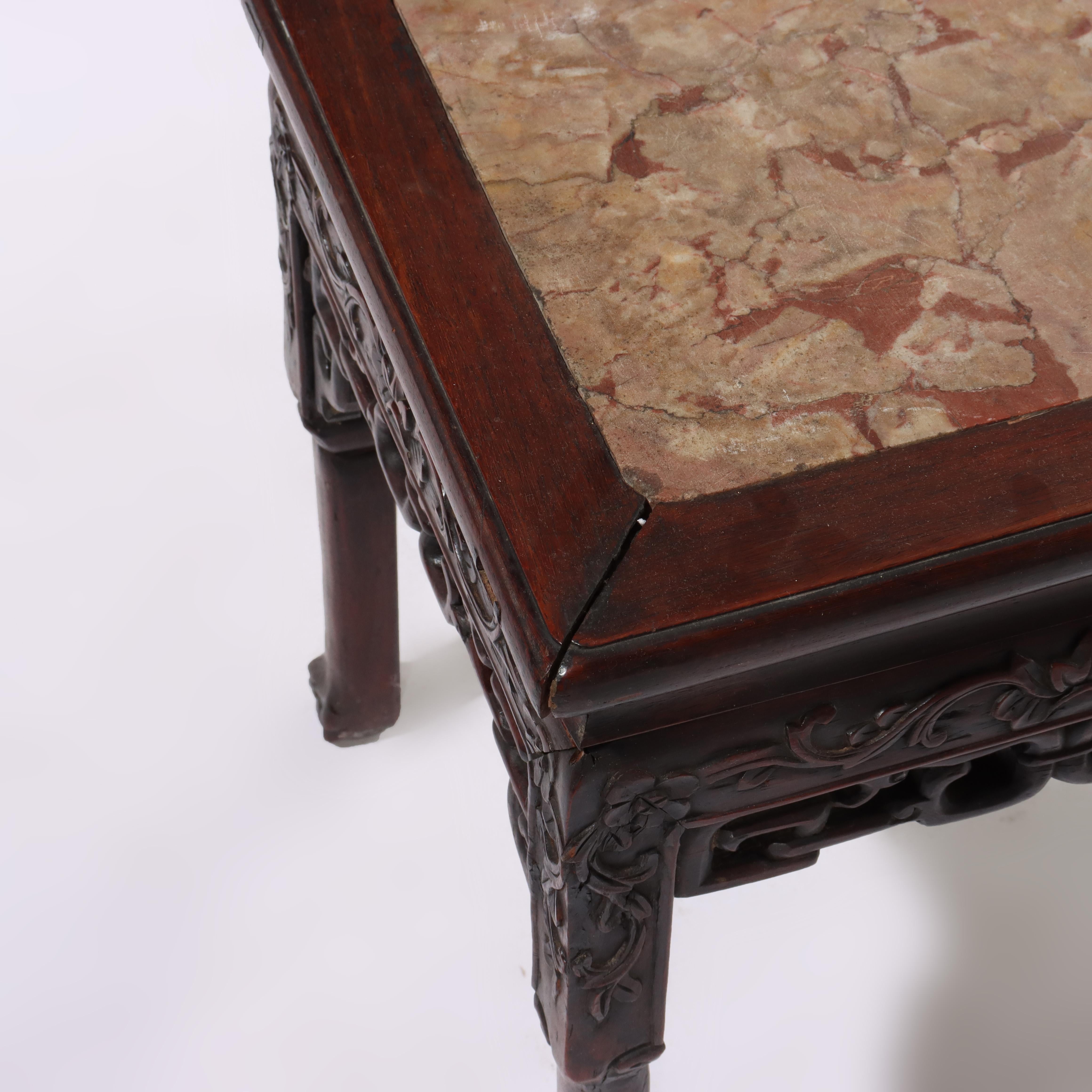 Ancienne table chinoise en bois dur sculpté et à plateau en marbre rouge C1920 Bon état - En vente à Big Flats, NY