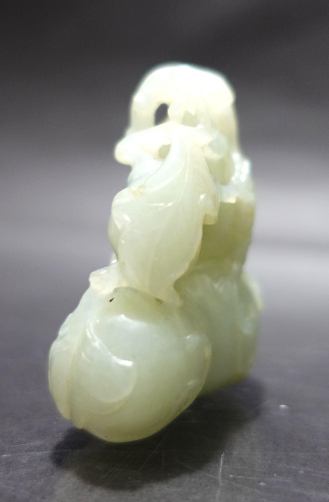 XIXe siècle Ancienne gourde chinoise à double gourde en jade céladon sculptédon  19ème siècle en vente
