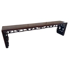 Ancien banc chinois en bois de padouk sculpté