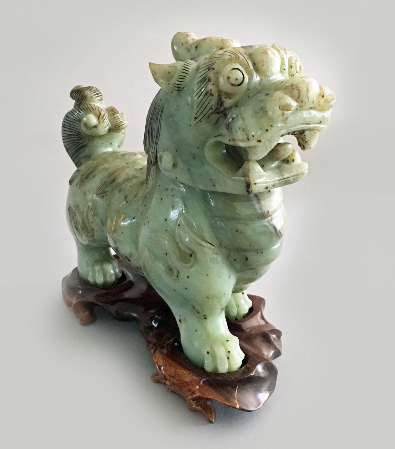 Antique Chinese Carved Jade Buddhistic Lion In Good Condition In Sheffield, MA