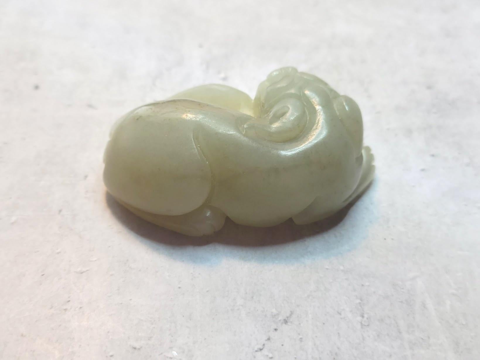 Antique Chinese Carved Jade Foo Dog Figurine In condizioni ottime in vendita a Chesterland, OH
