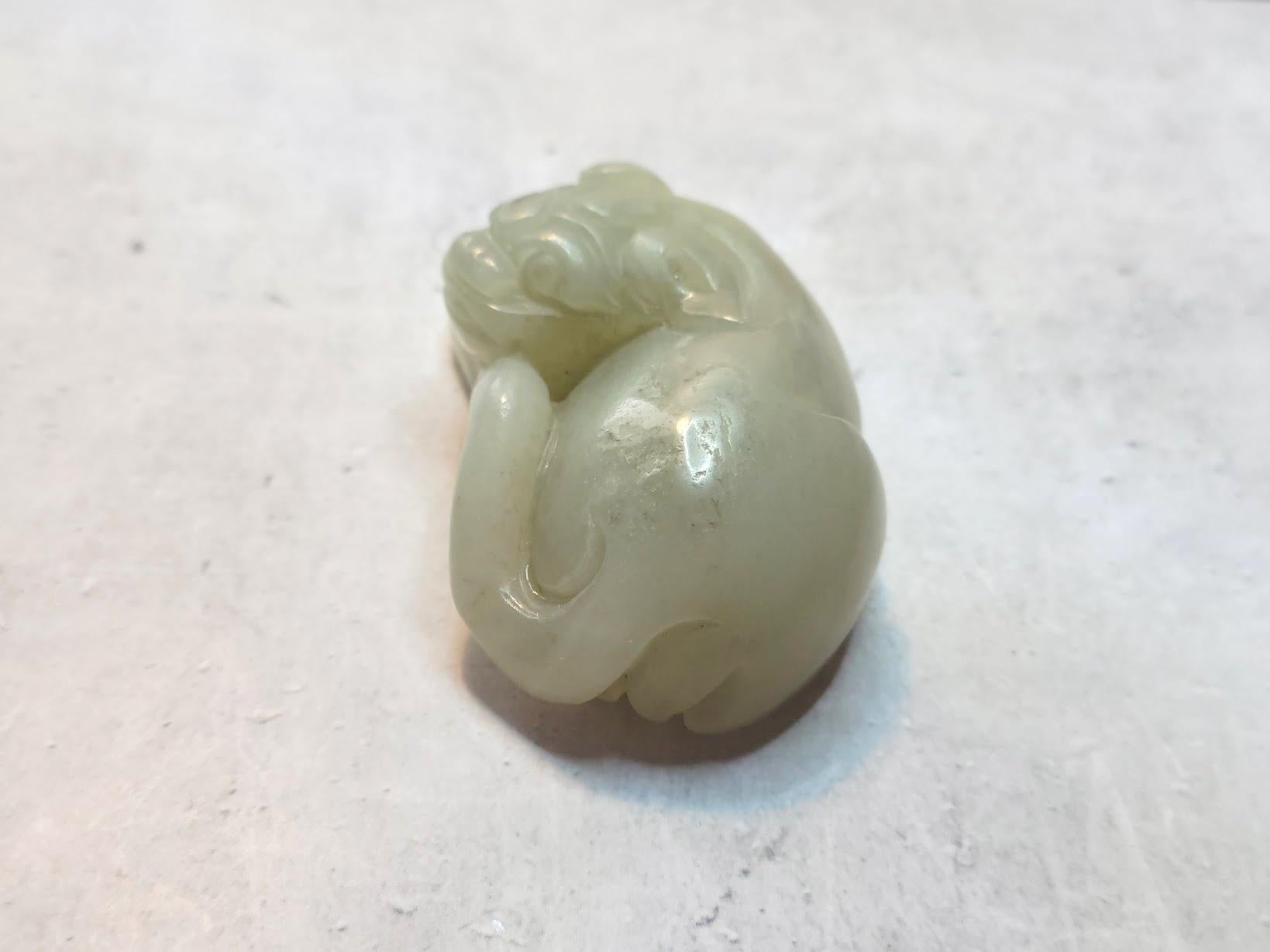 da uomo o donna Antique Chinese Carved Jade Foo Dog Figurine in vendita