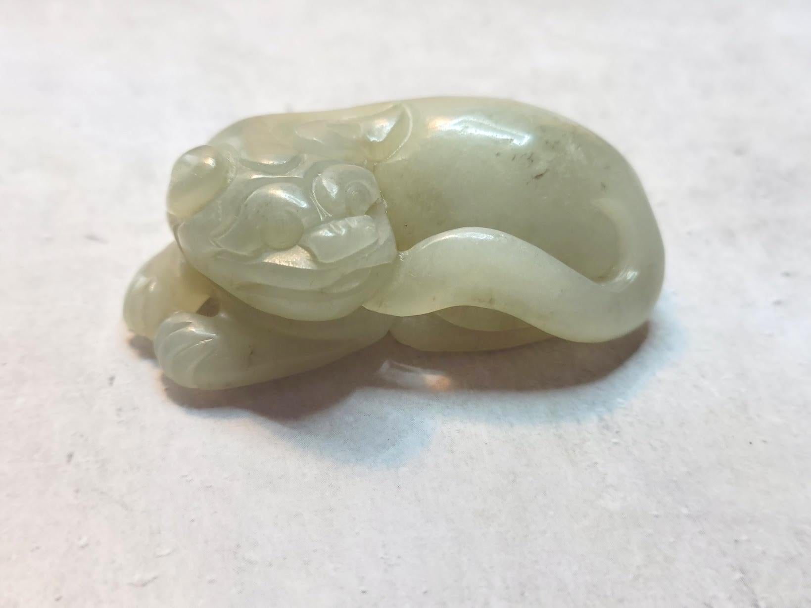 Antique Chinese Carved Jade Foo Dog Figurine in vendita 3