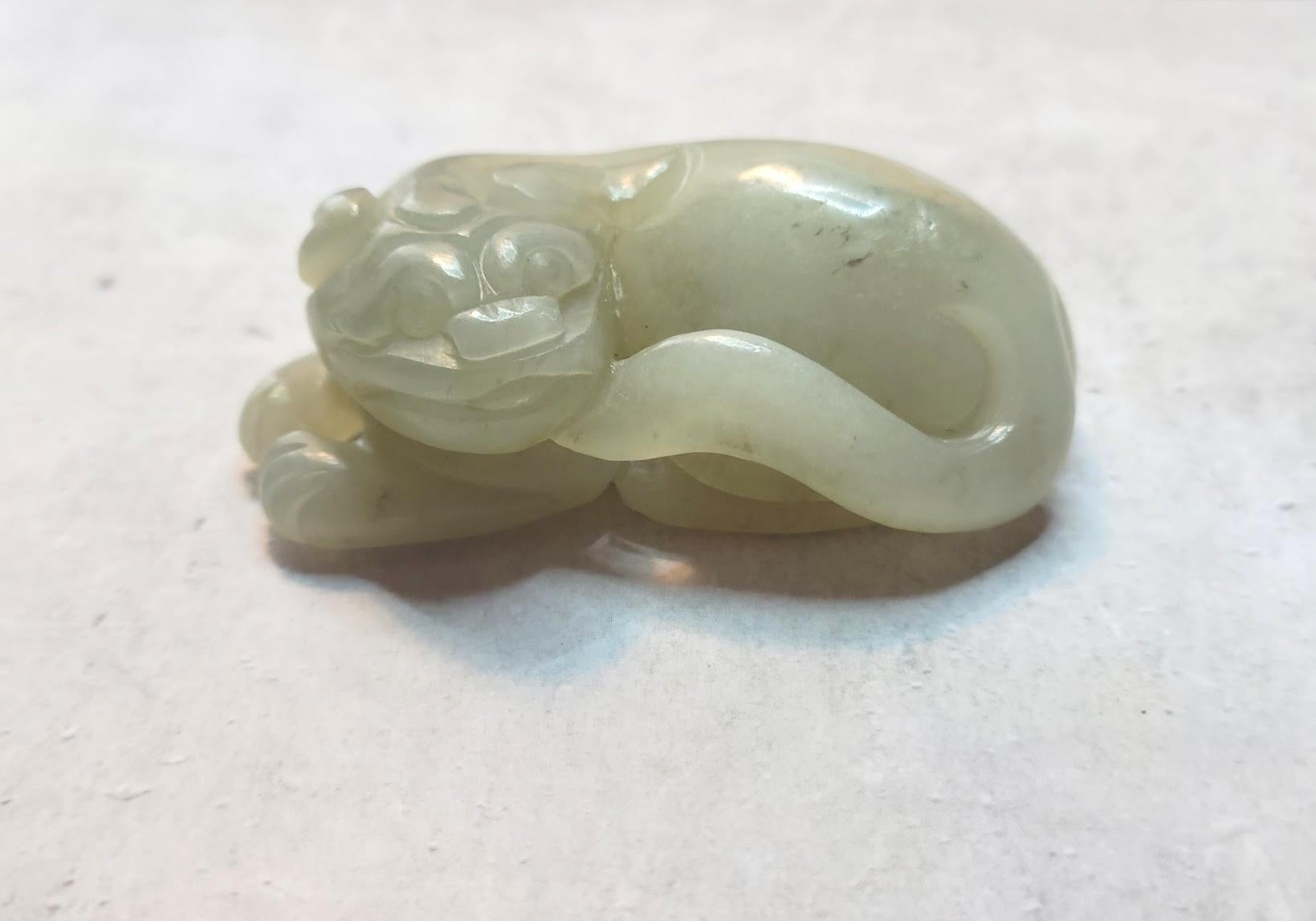 Antique Chinese Carved Jade Foo Dog Figurine in vendita 4