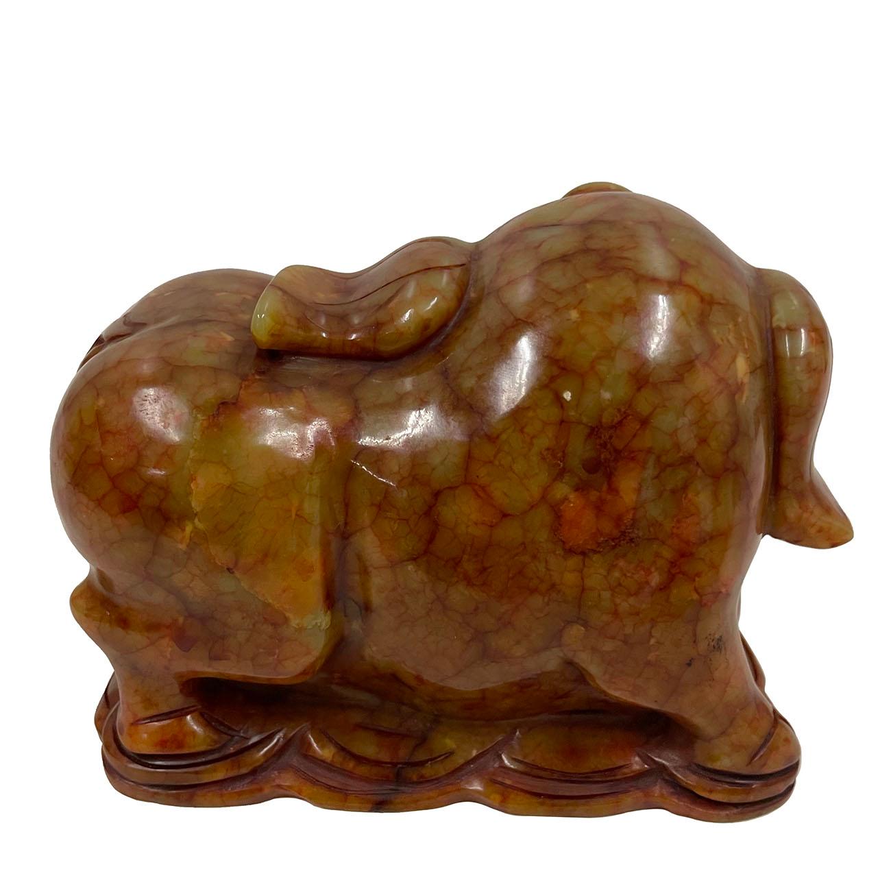 Estatua china antigua de cerdo de jade tallado, signo del zodiaco Chino en venta