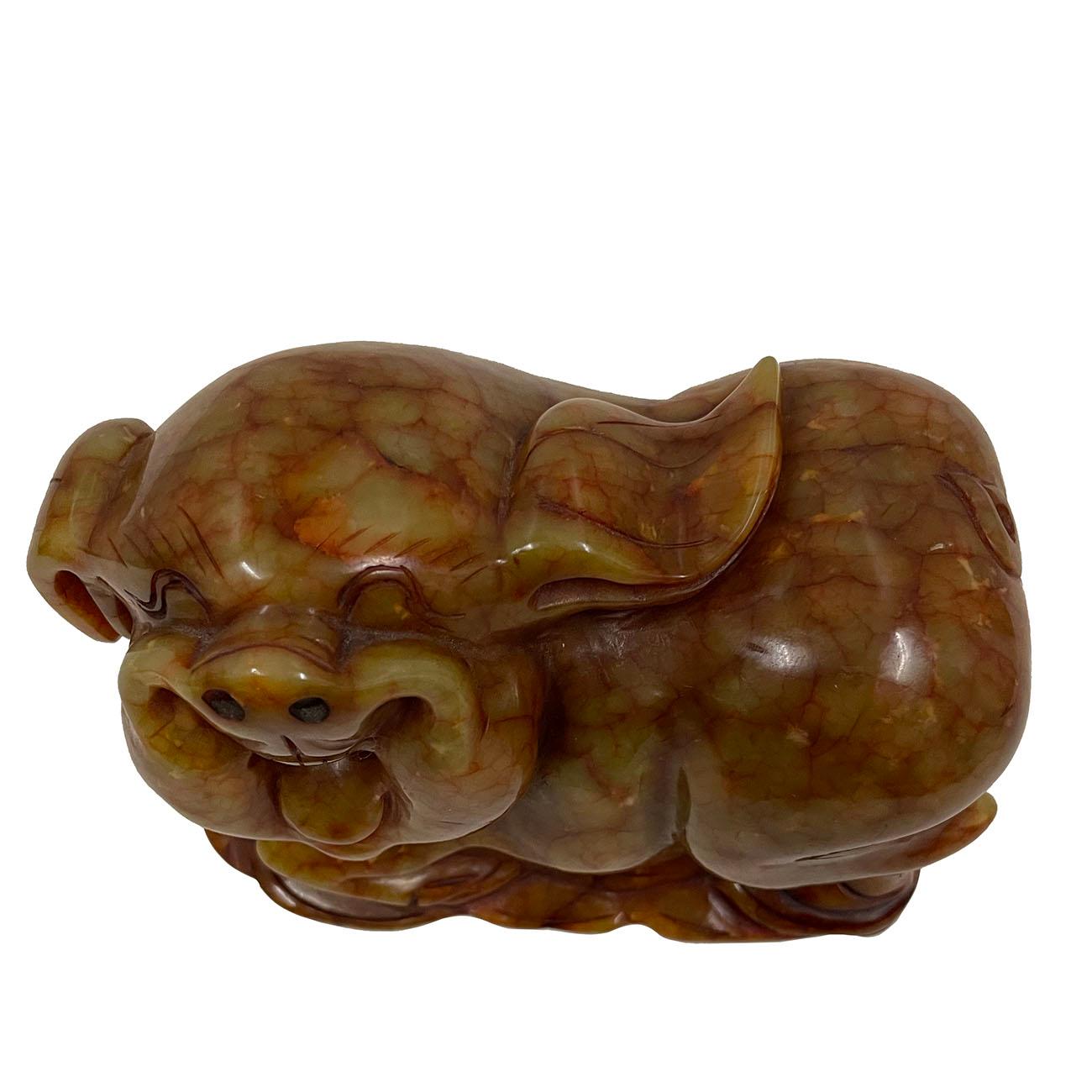 Estatua china antigua de cerdo de jade tallado, signo del zodiaco siglo XX en venta