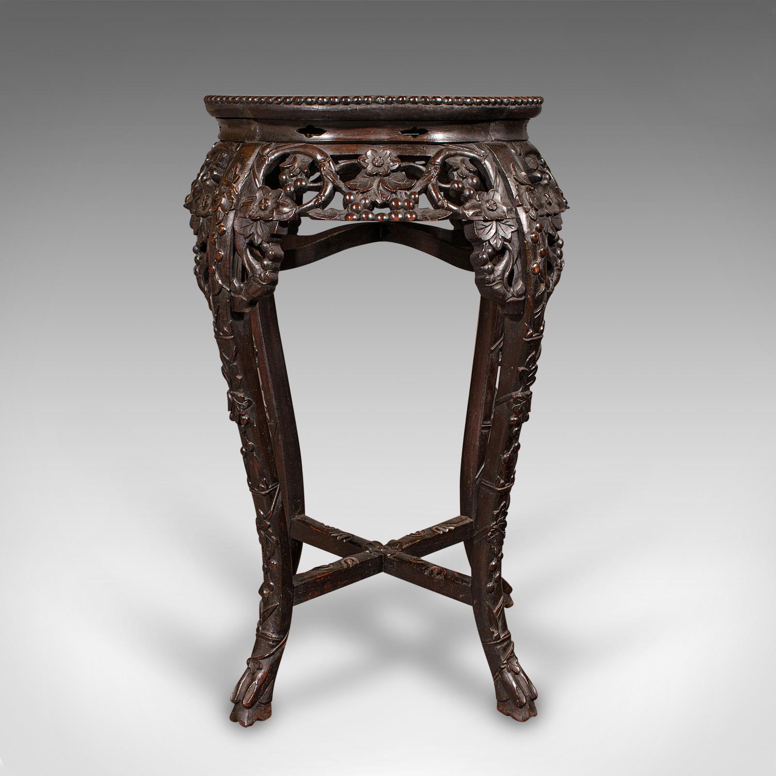 Ancienne Jardinière chinoise sculptée Stand, table à plantes en bois dur, Victorienne, 1870 Bon état - En vente à Hele, Devon, GB