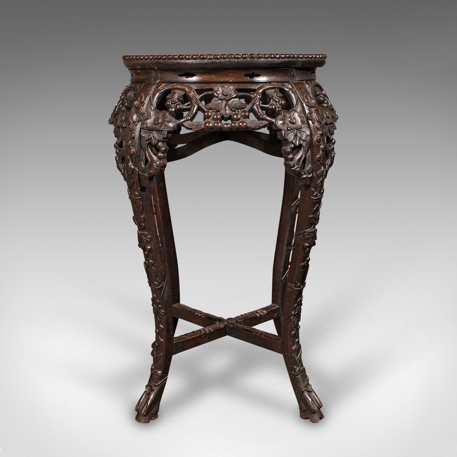 Fin du XIXe siècle Ancienne Jardinière chinoise sculptée Stand, table à plantes en bois dur, Victorienne, 1870 en vente