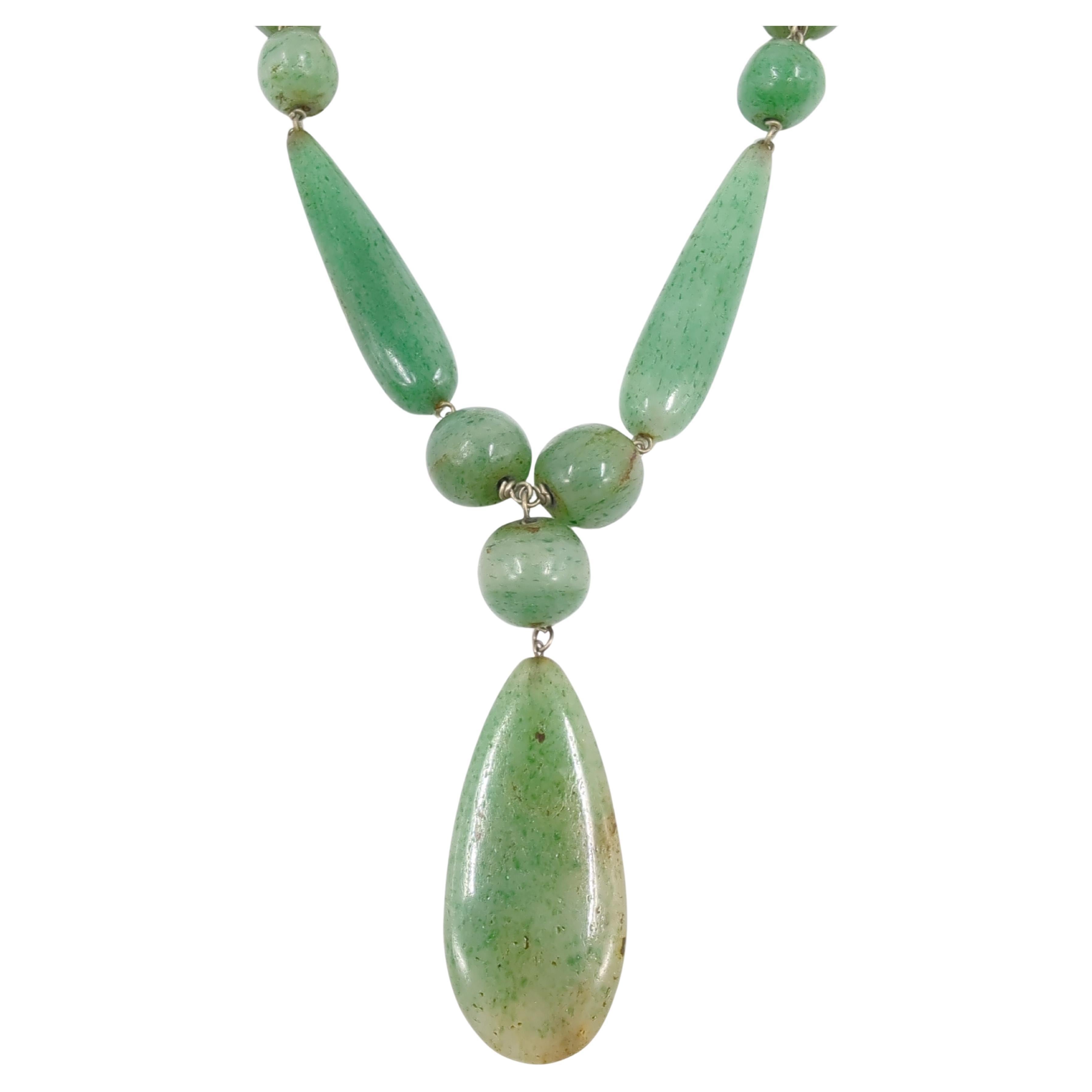 Antiguo collar chino tallado de jade verde nefrita natural con cuentas 32 Corte mixto en venta