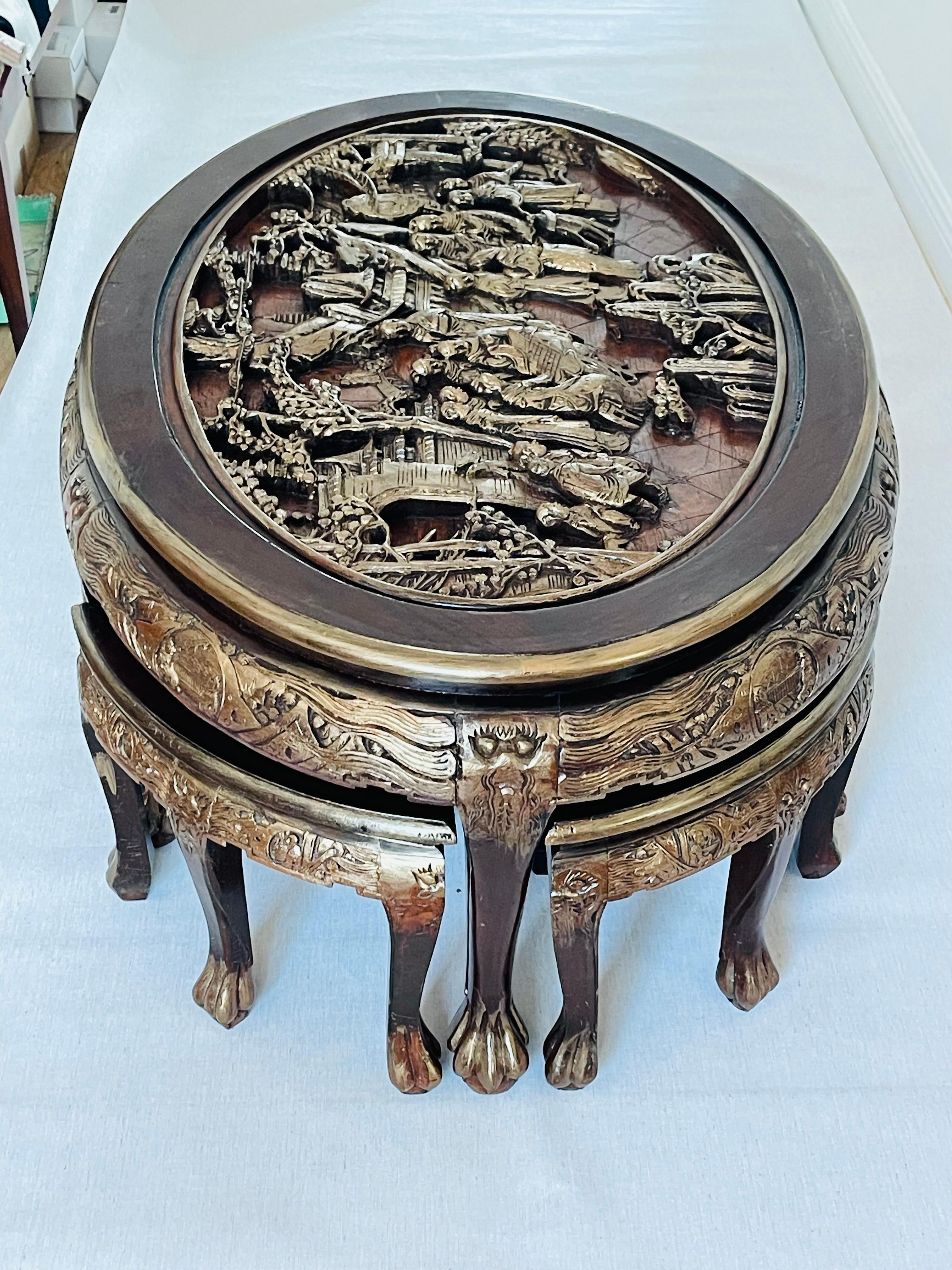 Antiker chinesischer geschnitzter Opium-Kaffeetisch mit 6 Stühlen im Zustand „Gut“ im Angebot in Boca Raton, FL