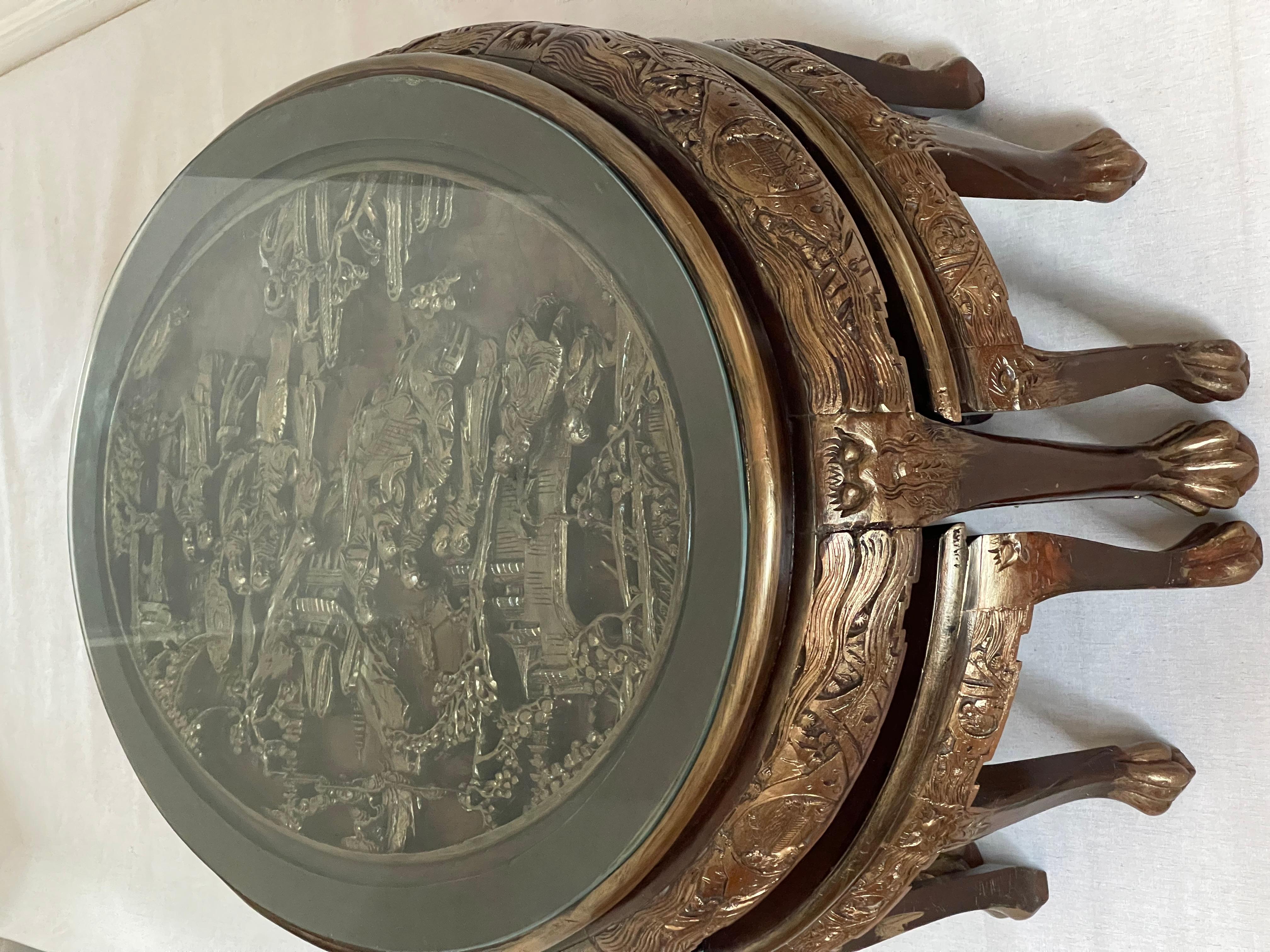 Antiker chinesischer geschnitzter Opium-Kaffeetisch mit 6 Stühlen (Mitte des 20. Jahrhunderts) im Angebot