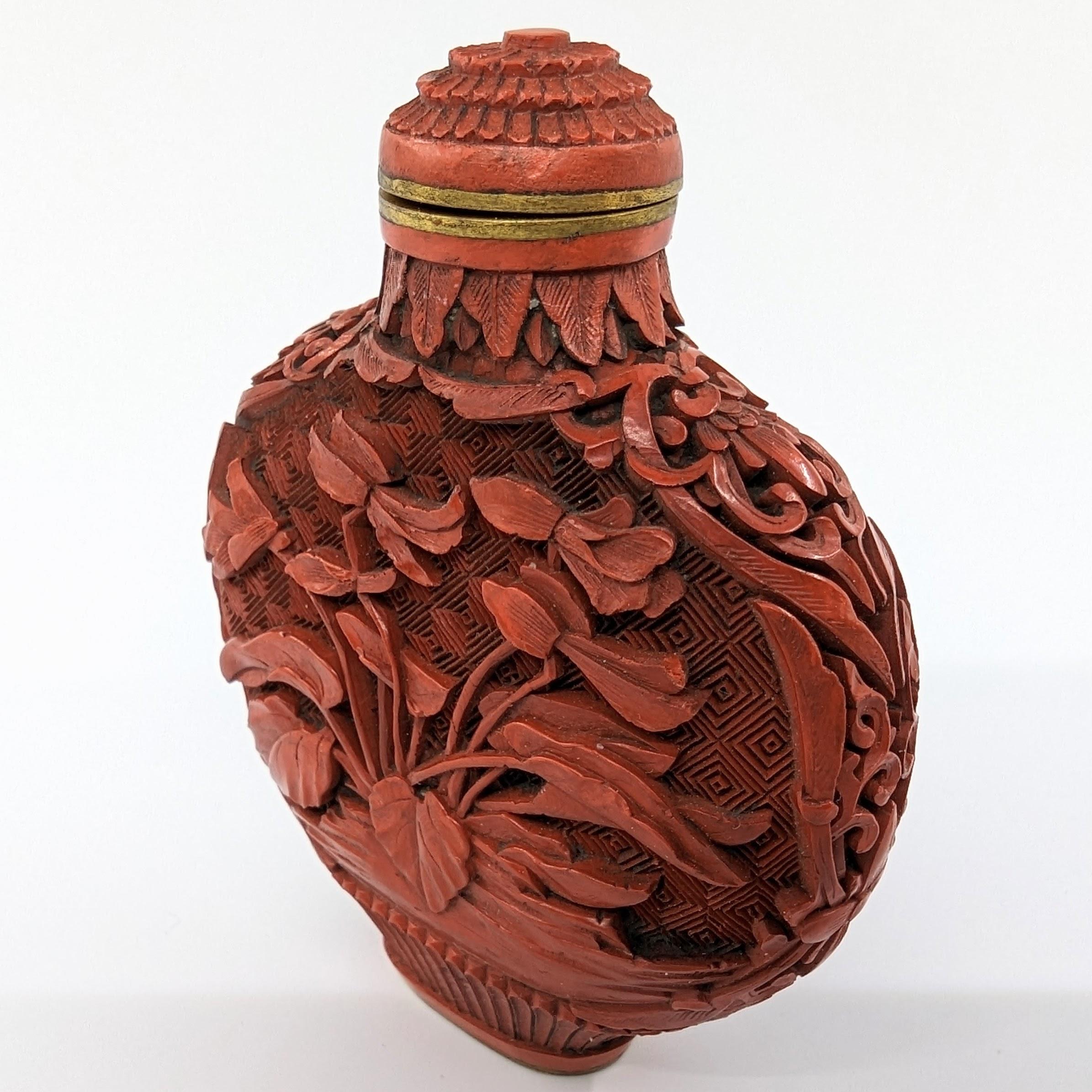 Antique Chinese Red Carved Cinnabar Snuff Bottle Chrysanthemum 18-19th Cent Qing For Sale 5