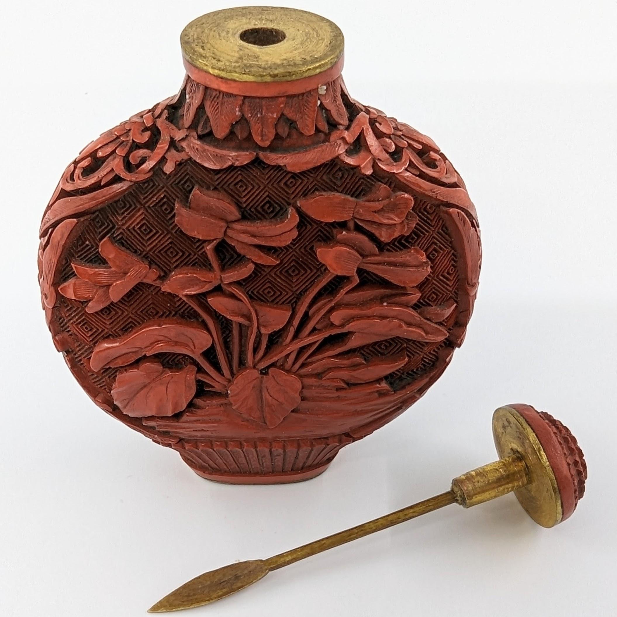 Antique Chinese Red Carved Cinnabar Snuff Bottle Chrysanthemum 18-19th Cent Qing For Sale 1