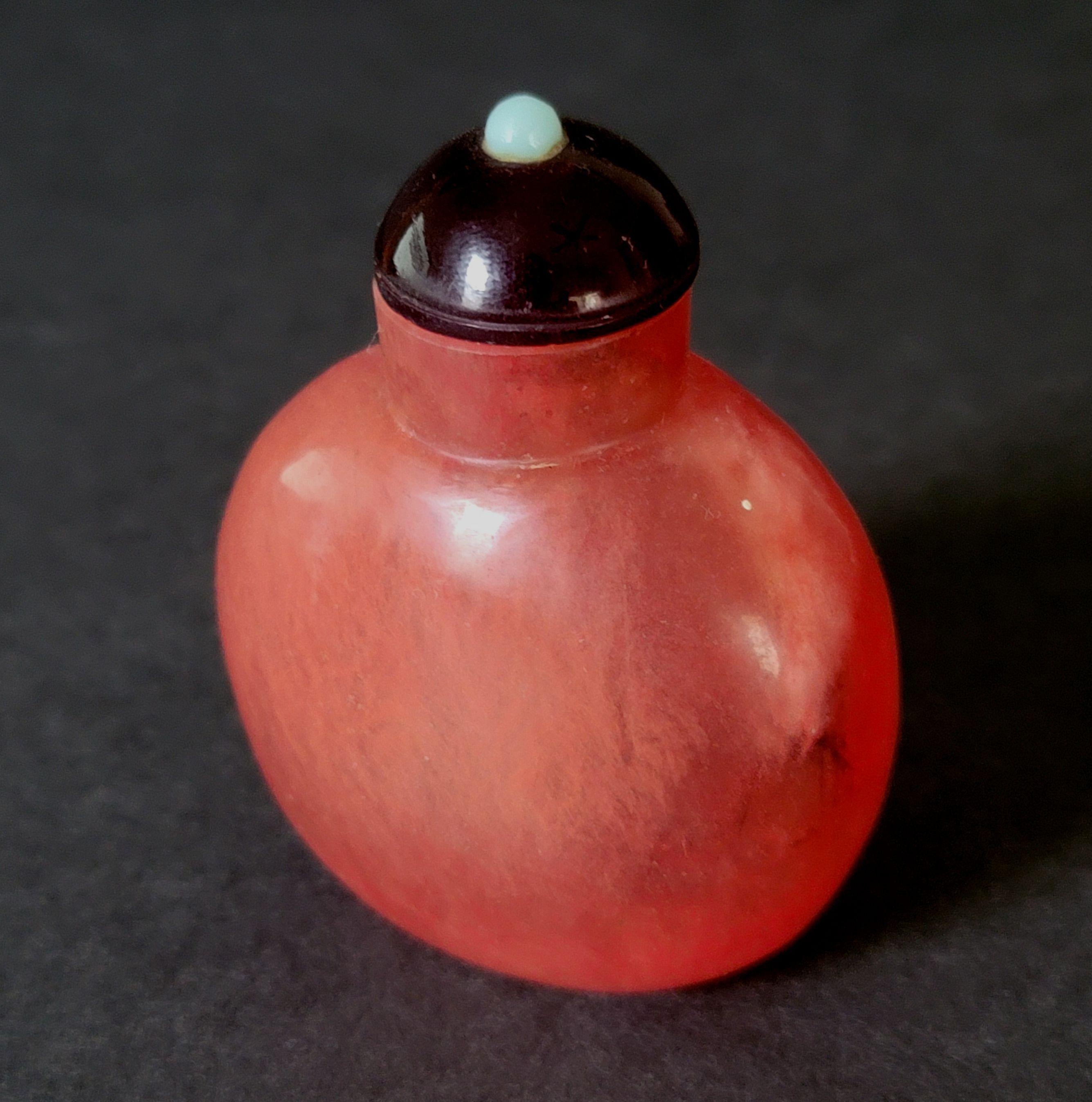 Antique Chinese Carved Red Gemstone Snuff Bottle, Early 20th Century For Sale 1