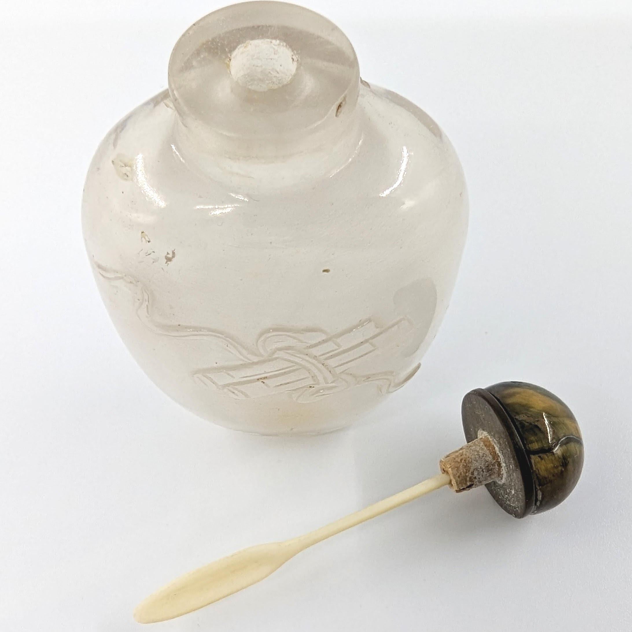 Antike chinesische geschnitzte Bergkristall-Schnupftabakflasche mit Tigerauge- Stopper, 19. Jahrhundert im Angebot 6