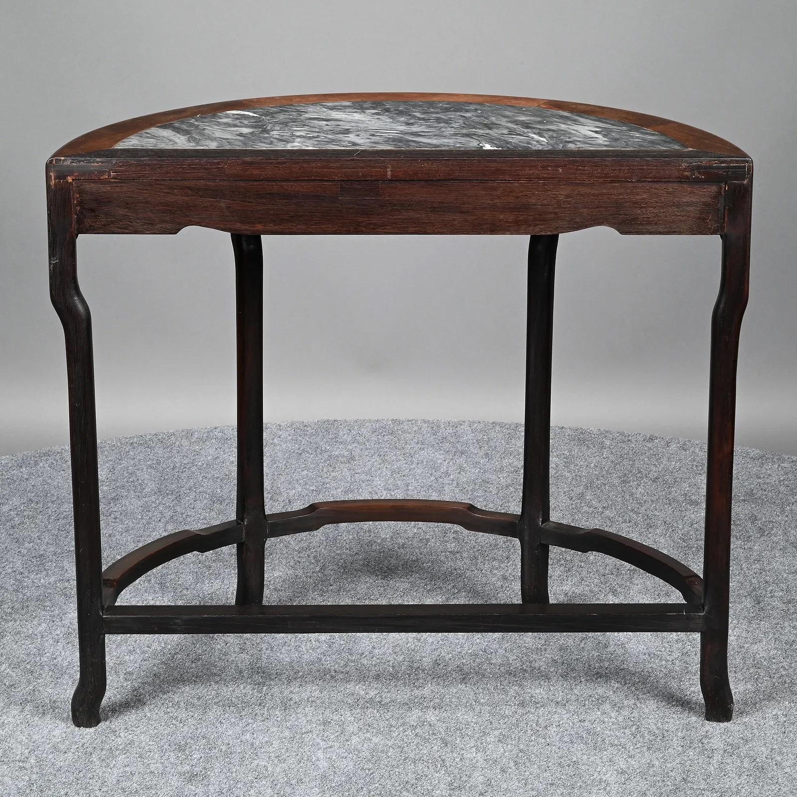 Antigua mesa consola china de palisandro tallado demi-lune Tallado en venta