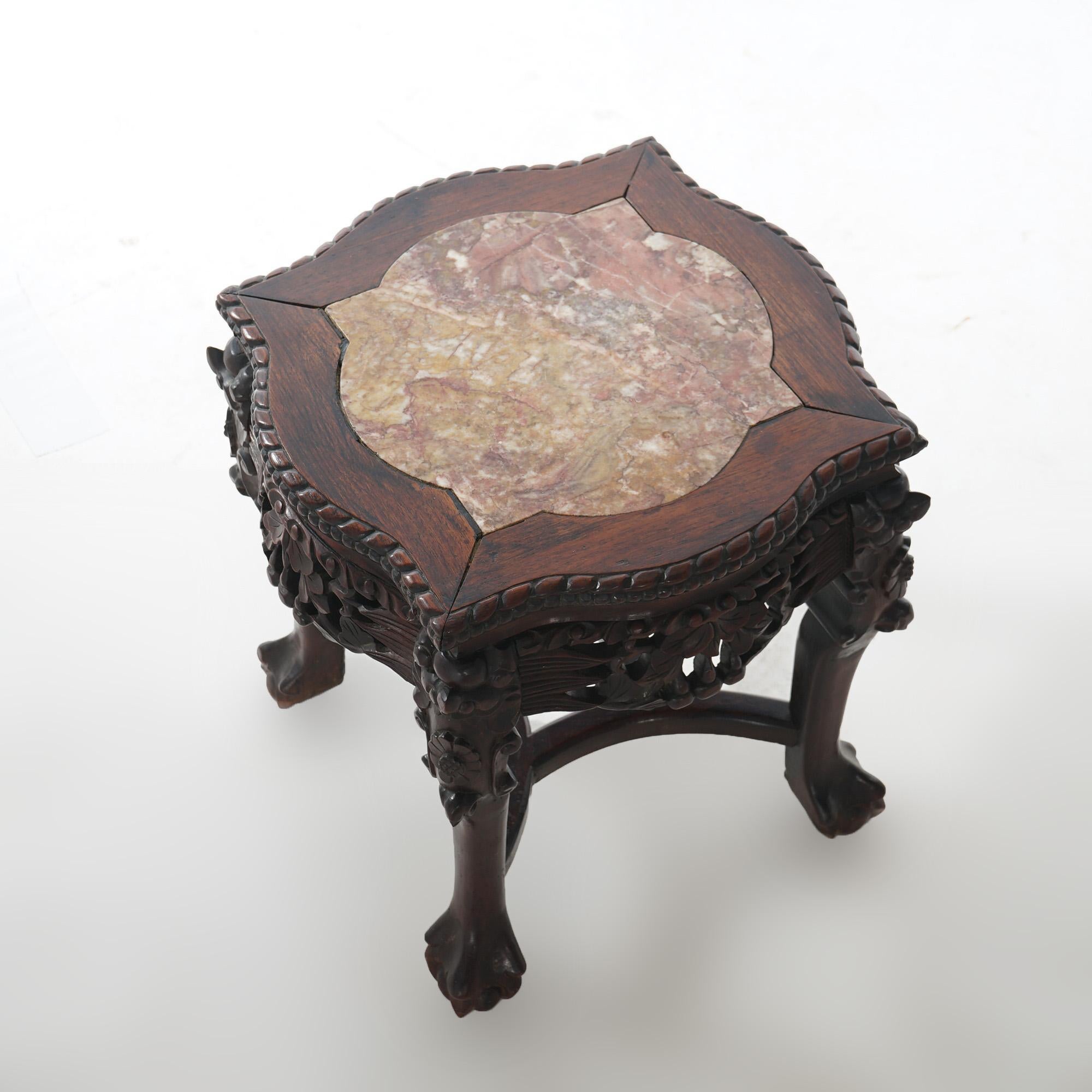 Antiker chinesischer niedriger Tisch aus geschnitztem Rosenholz mit Marmorplatte, um 1890 im Zustand „Gut“ im Angebot in Big Flats, NY
