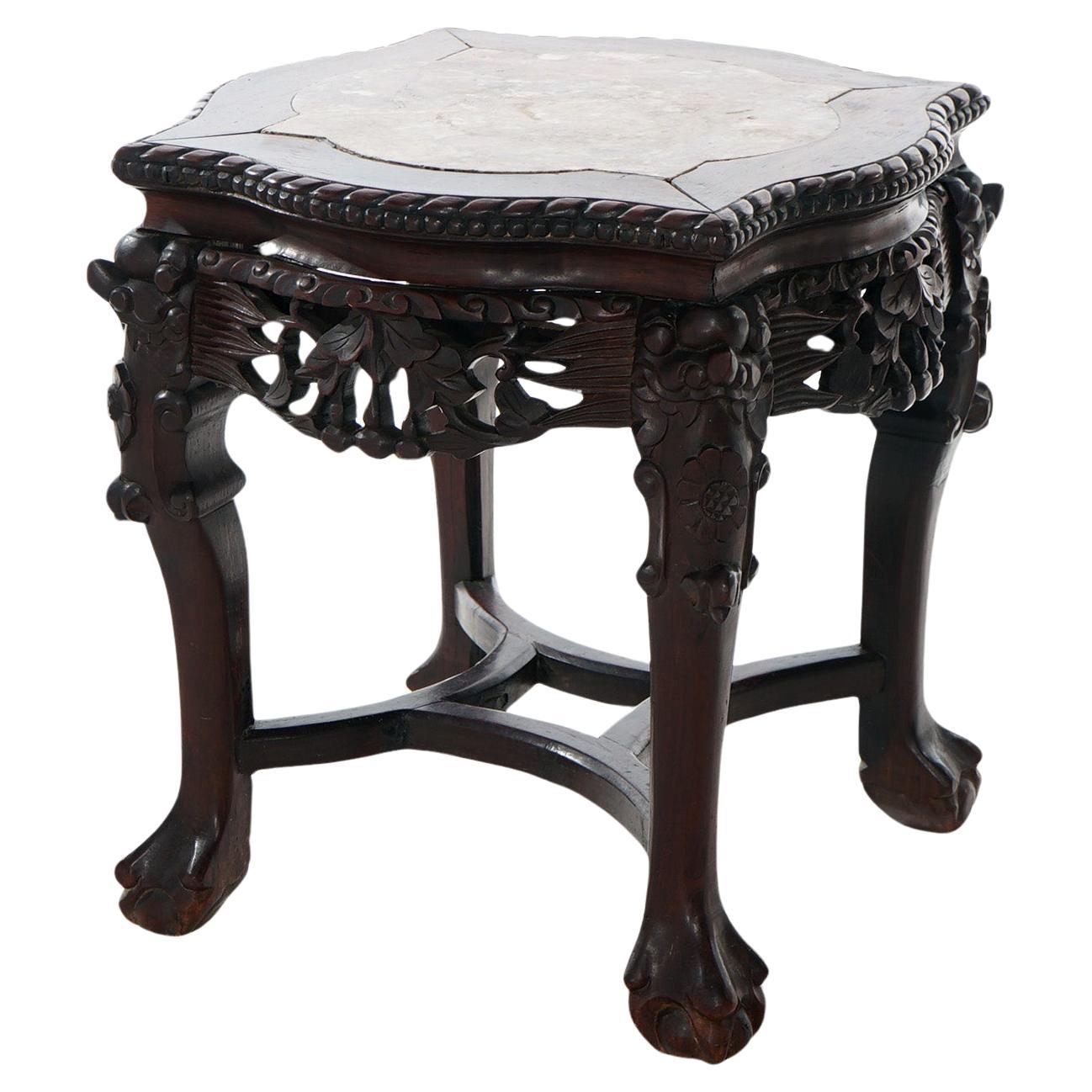 Antiker chinesischer niedriger Tisch aus geschnitztem Rosenholz mit Marmorplatte, um 1890