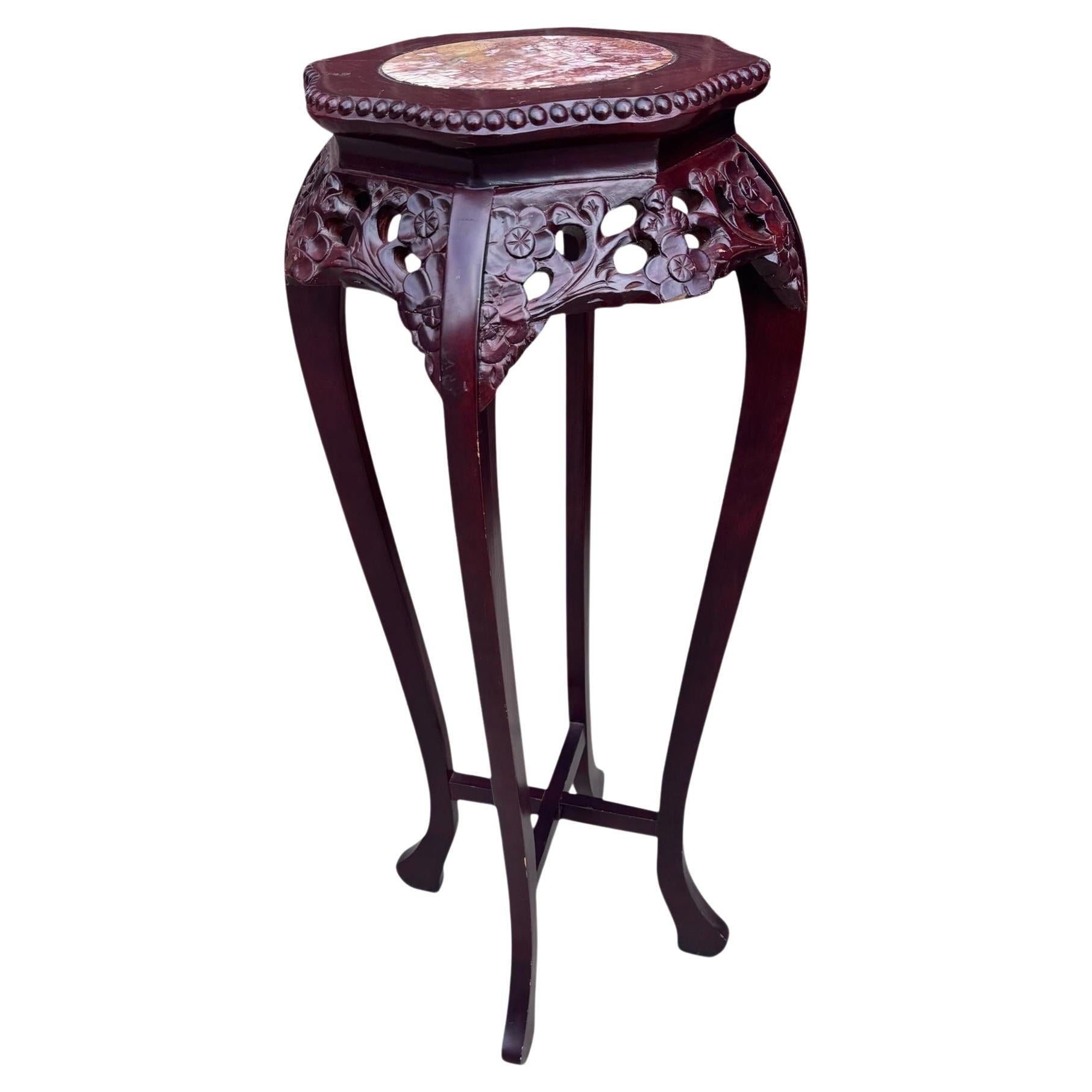 Mesa de pie para escultura china antigua tallada en palisandro y mármol rojo en venta