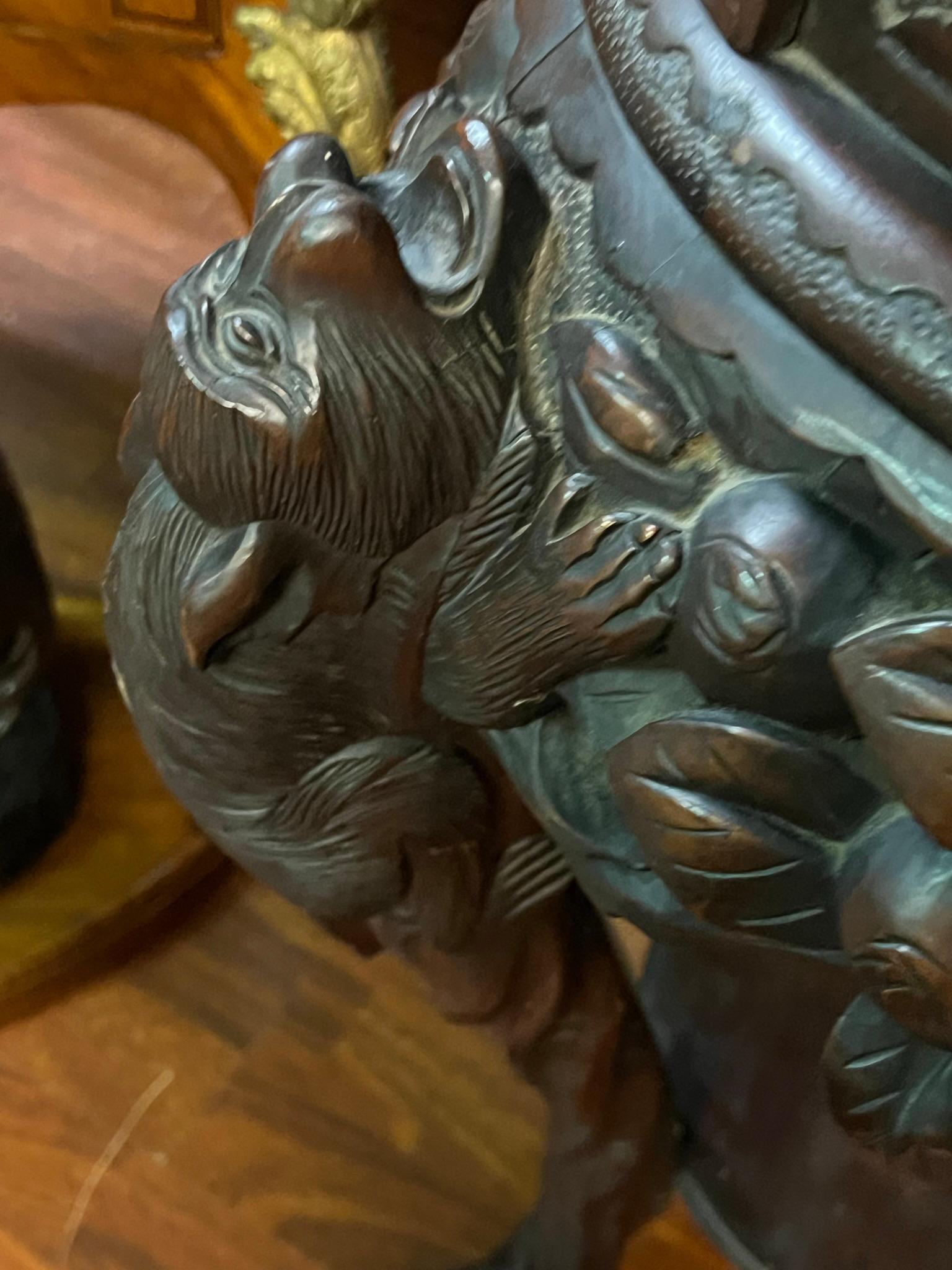 Ancienne table d'appoint ou stand pour plantes en bois de rose sculpté chinois en vente 1