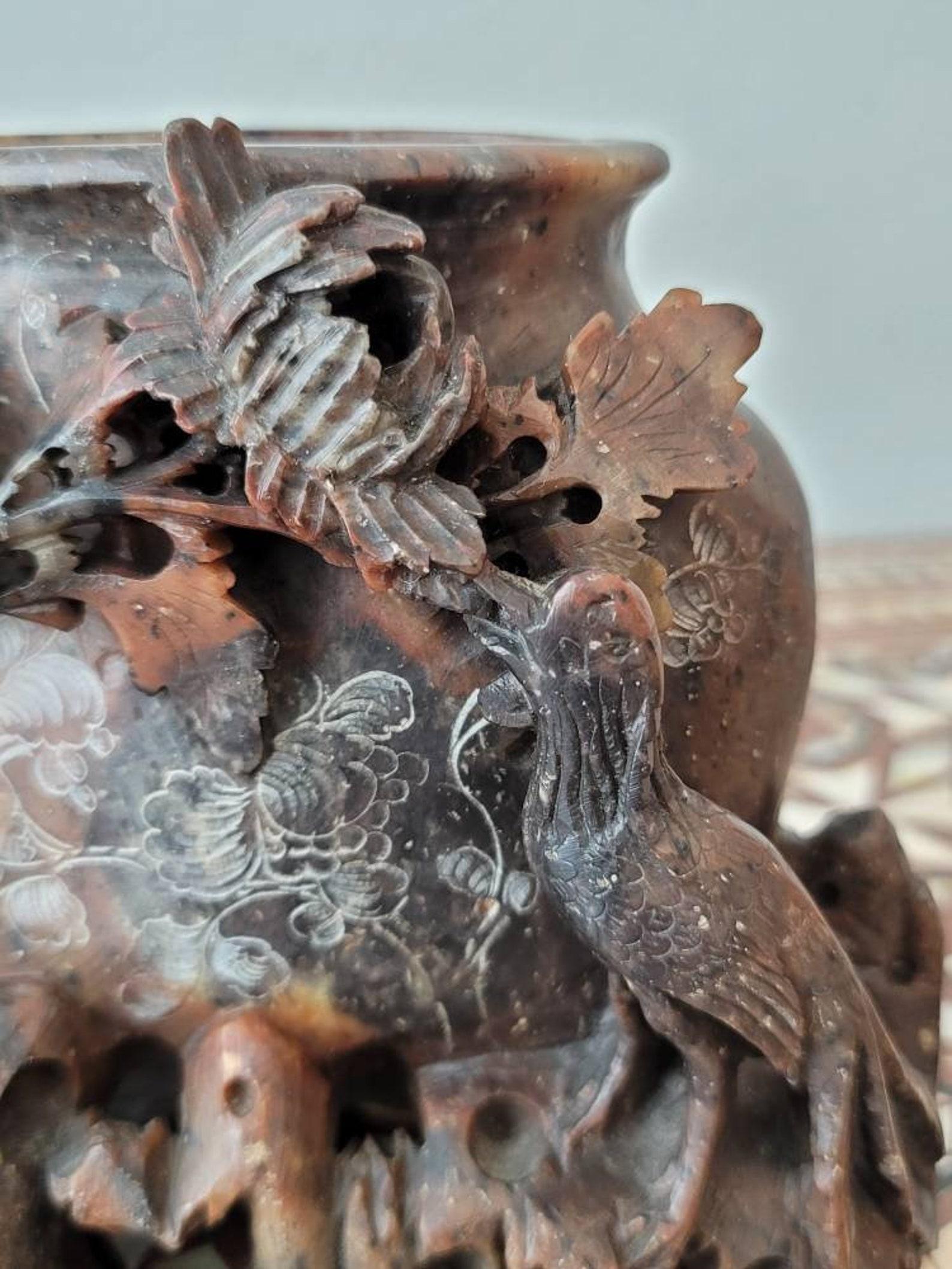 Antike chinesische geschnitzte Seifenstein-Vase, Verschleiß (Geschnitzt) im Angebot