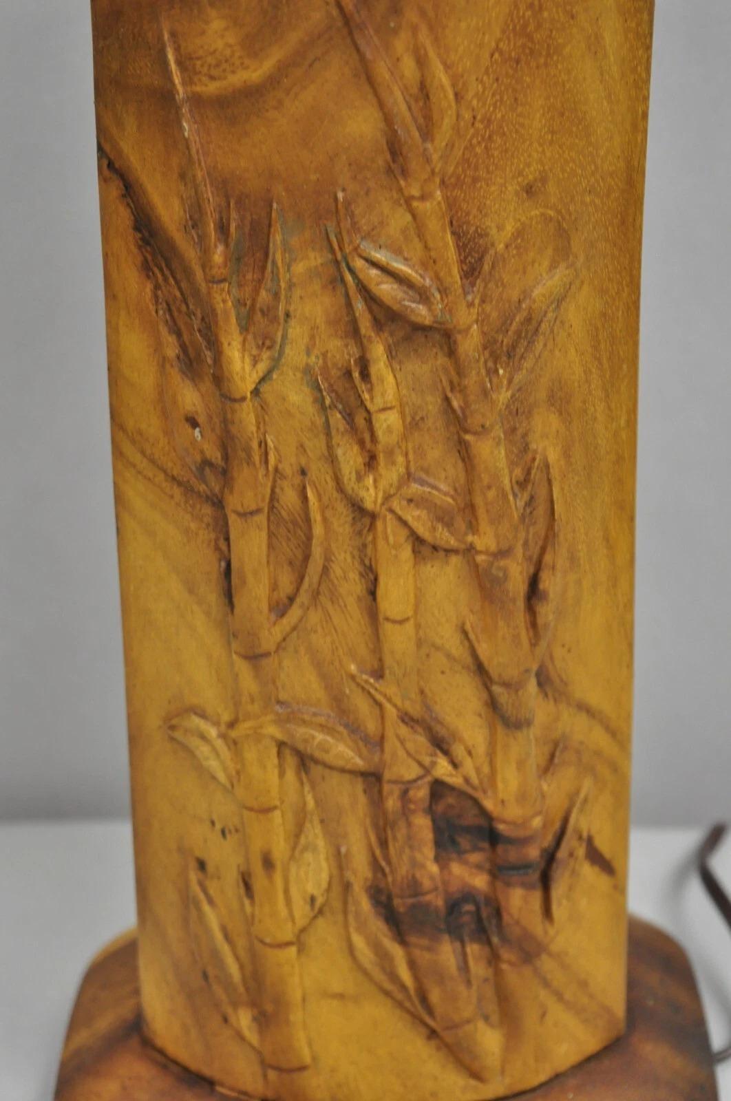 Sconosciuto Antica lampada da tavolo cinese intagliata in legno massiccio di teak, blocco di bambù a scivolo in vendita