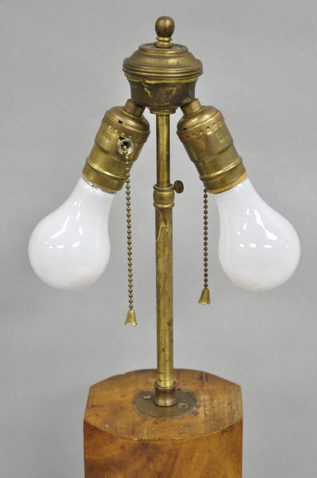 Antica lampada da tavolo cinese intagliata in legno massiccio di teak, blocco di bambù a scivolo In condizioni buone in vendita a Philadelphia, PA