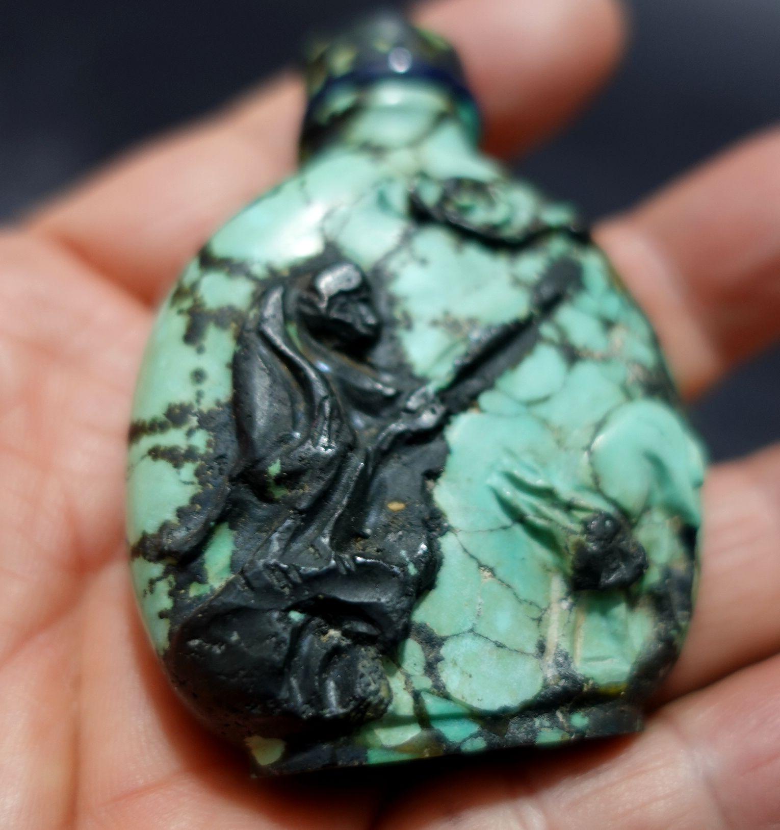 Antique Chinese Carved Tibetan turquoise Snuff Bottle, 19th Century For Sale 9