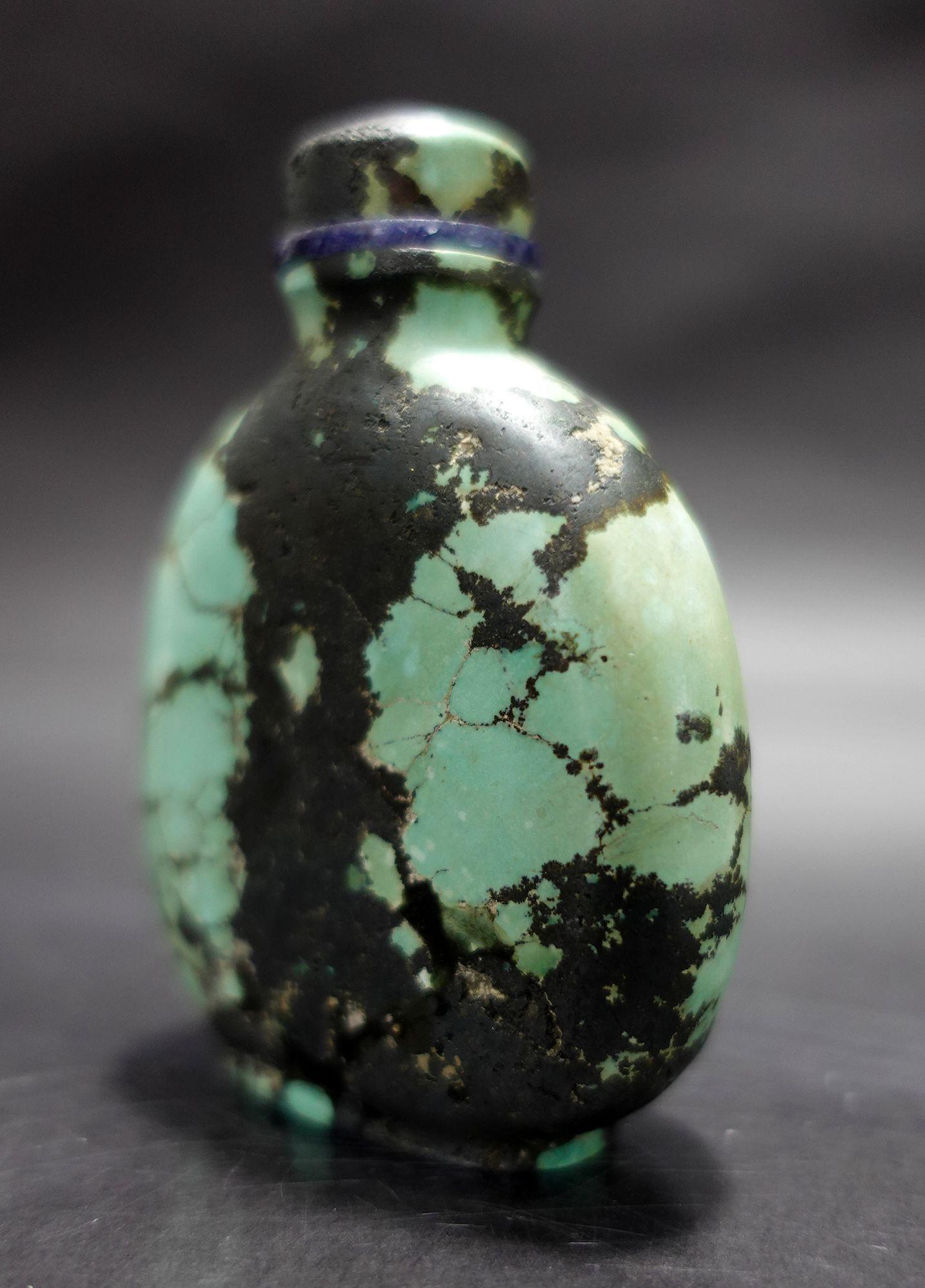 Antique Chinese Carved Tibetan turquoise Snuff Bottle, 19th Century For Sale 3