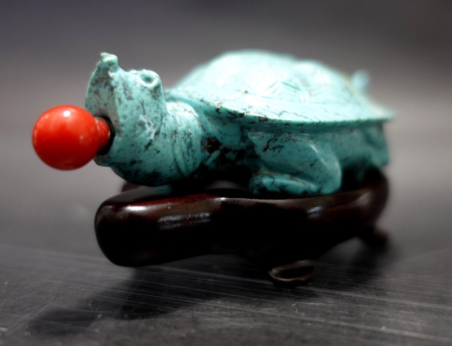 Antique Chinese Carved Turquoise Turtle Snuff Bottle, 19th Century For Sale 1