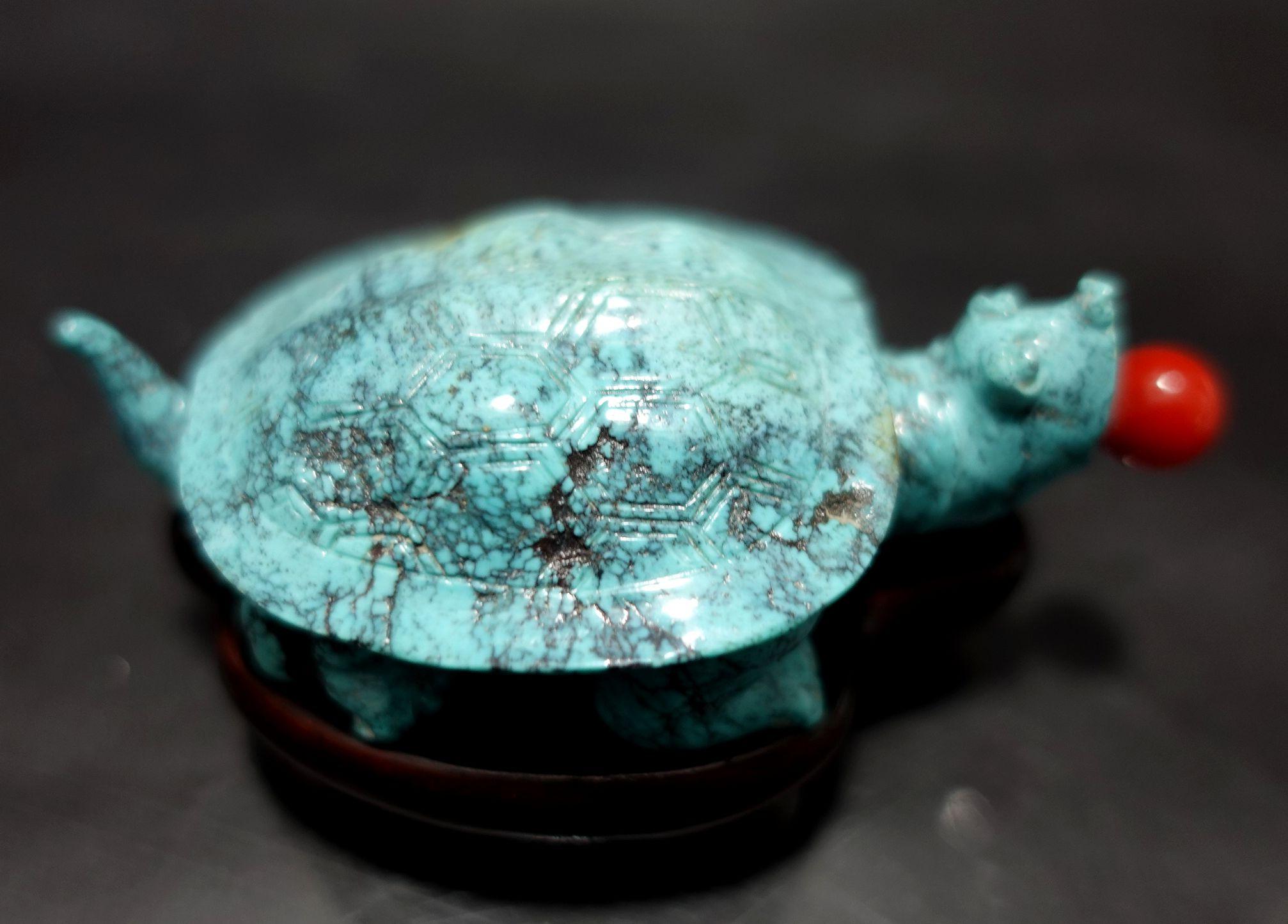 Antique Chinese Carved Turquoise Turtle Snuff Bottle, 19th Century For Sale 4