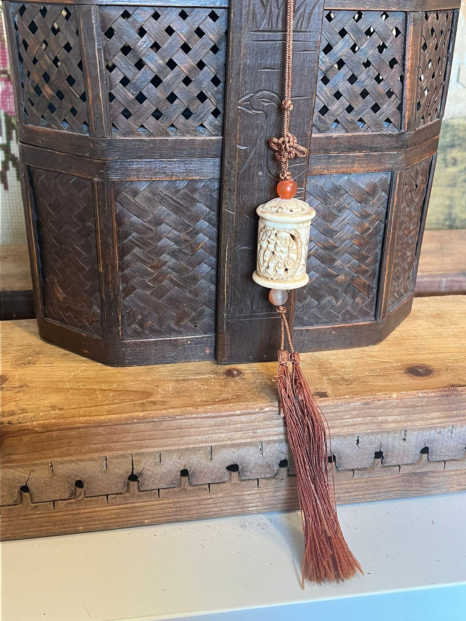 Fin du 20e siècle Ancienne boîte à déjeuner chinoise sculptée en osier et bambou en vente